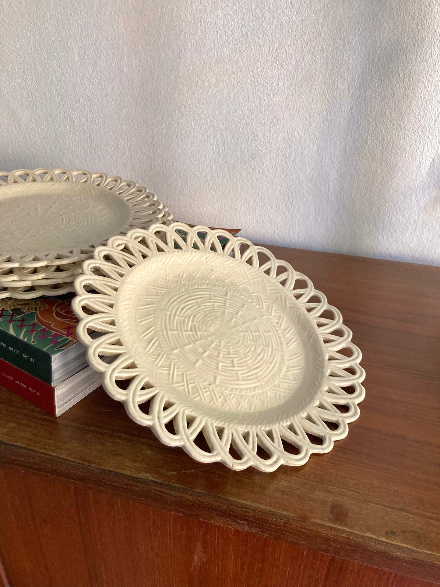Set of 5 mid-20th century majolica saucers