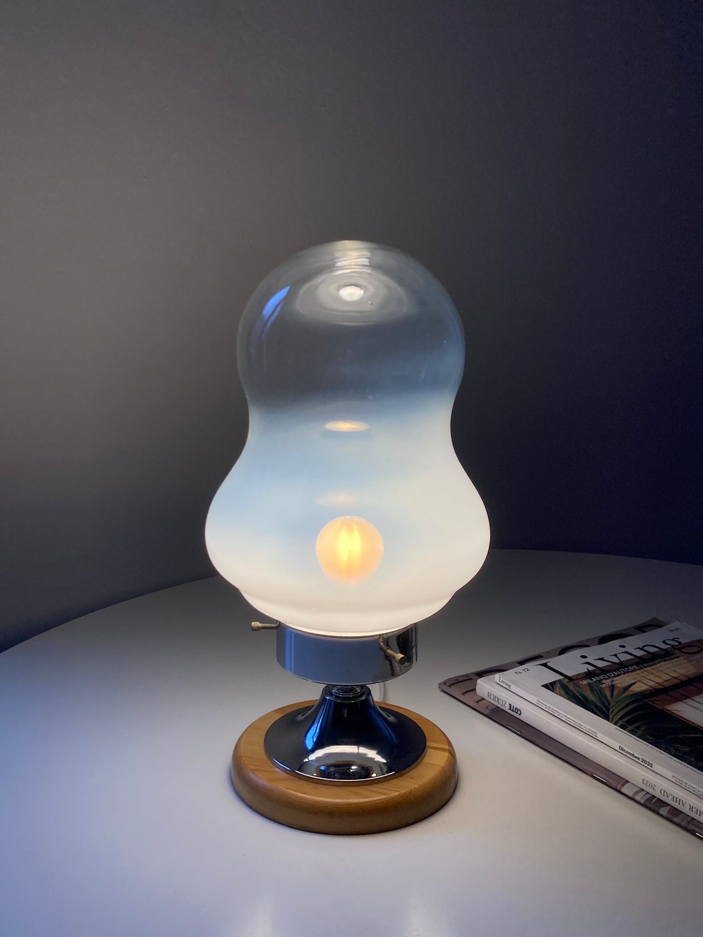 Grande lampada vintage in vetro soffiato