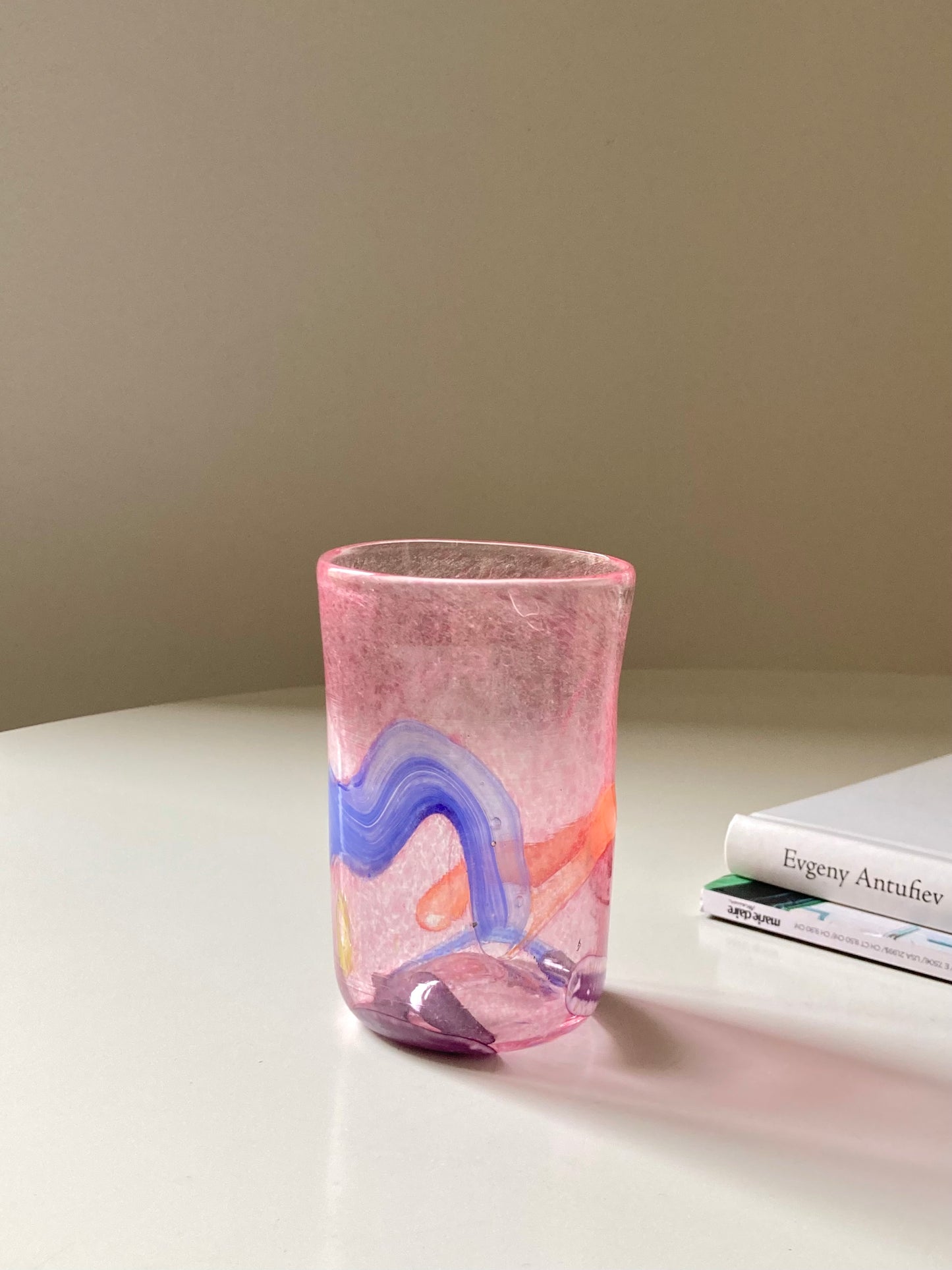 Set di goti veneziani rosa con linee colorate