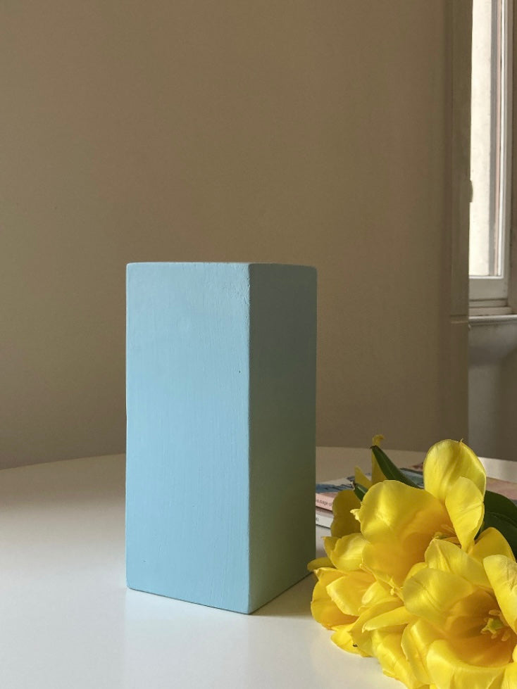 Vaso minimale azzurro in cemento