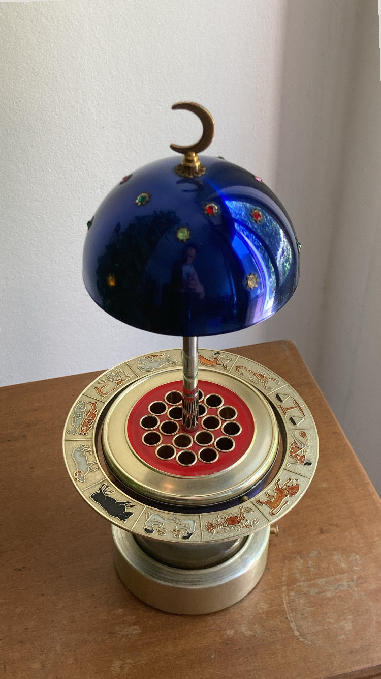 Portasigarette vintage a forma di pianeta