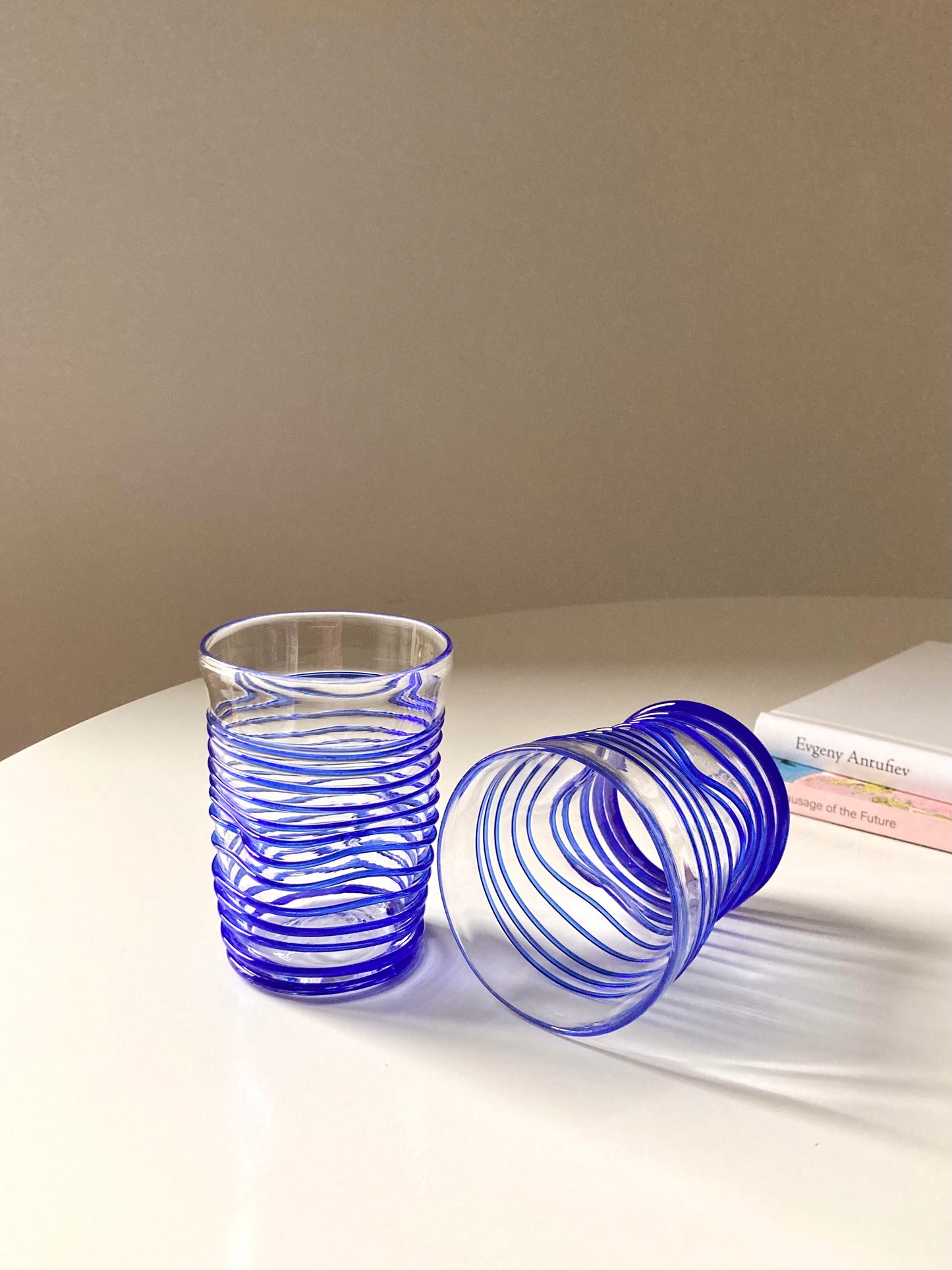 Set di goti veneziani con spirale blu