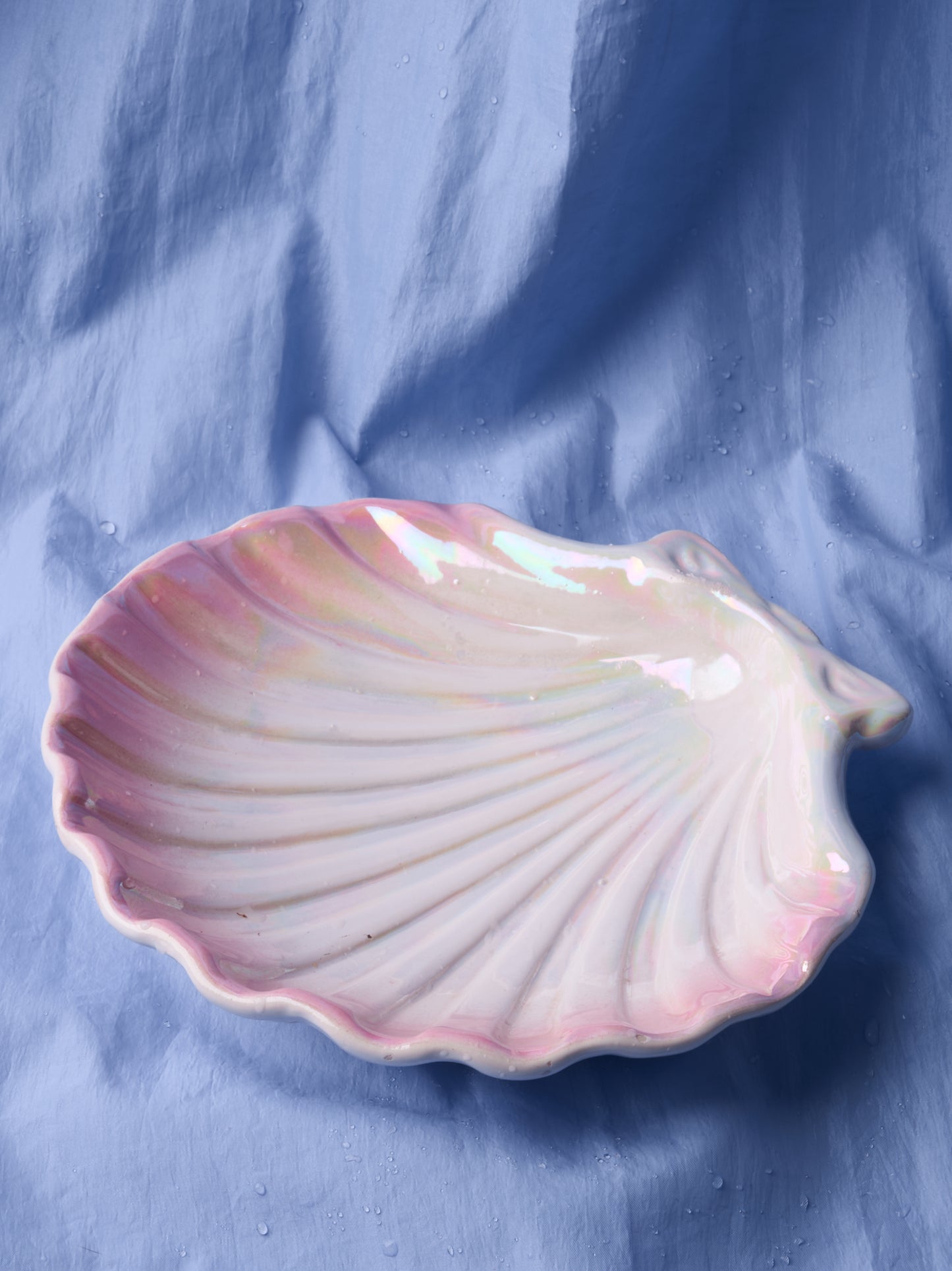 Piatto conchiglia rosa e bianca in ceramica