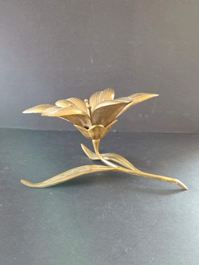 Posacenere in ottone con petali estraibili
