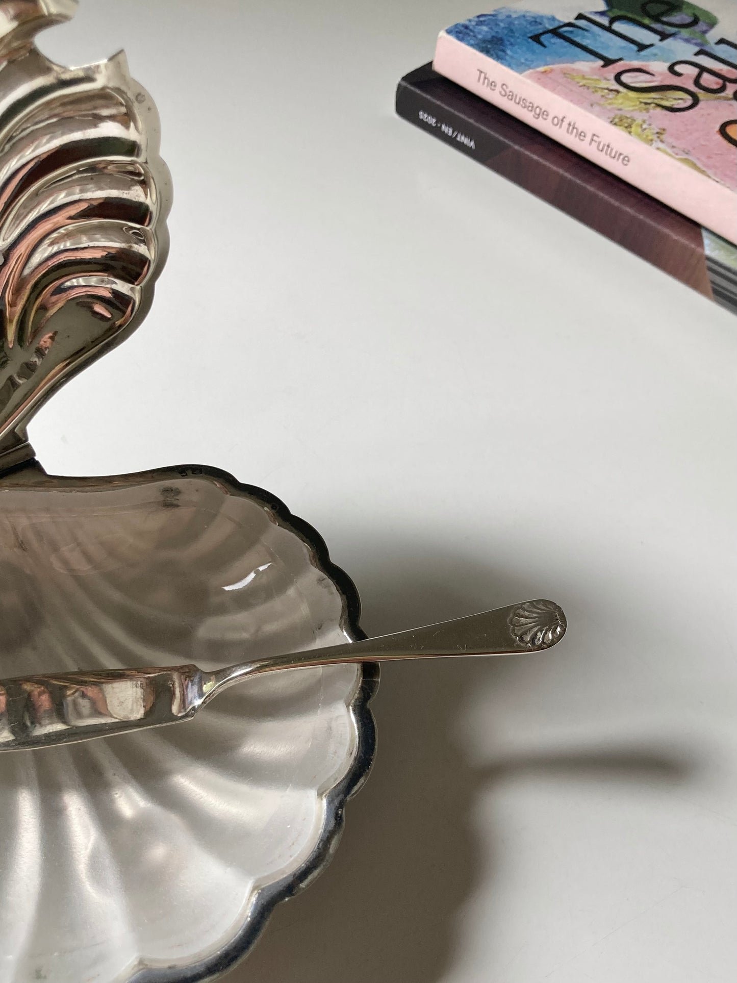 Due burriere vintage a forma di conchiglia