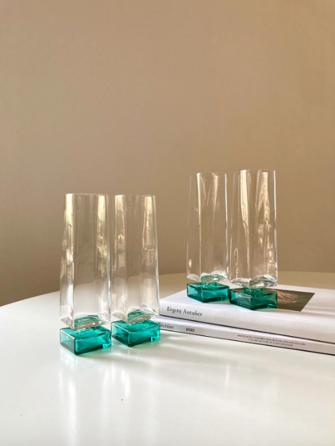 Set vintage di bicchieri con base quadrata blu