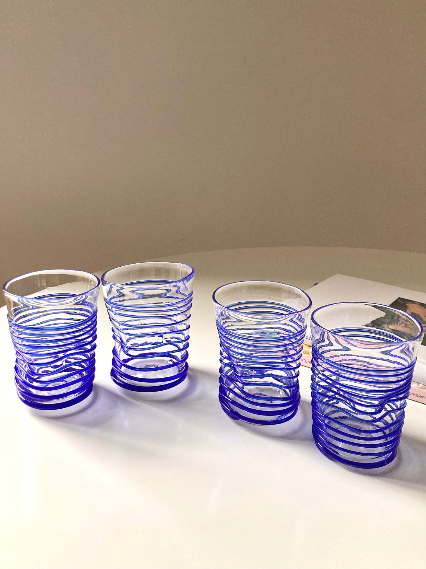 Set di goti veneziani con spirale blu