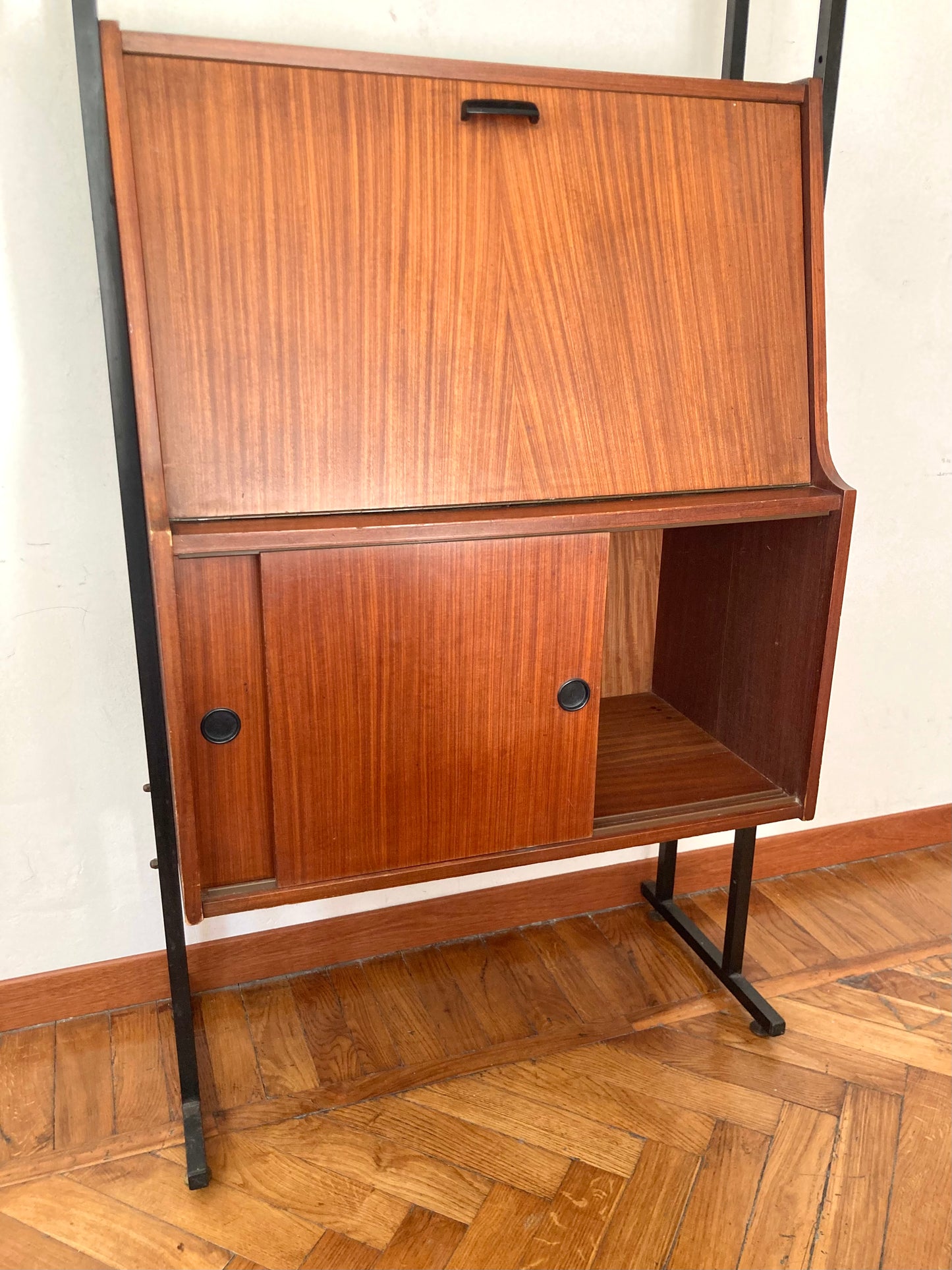 Libreria vintage in stile danese