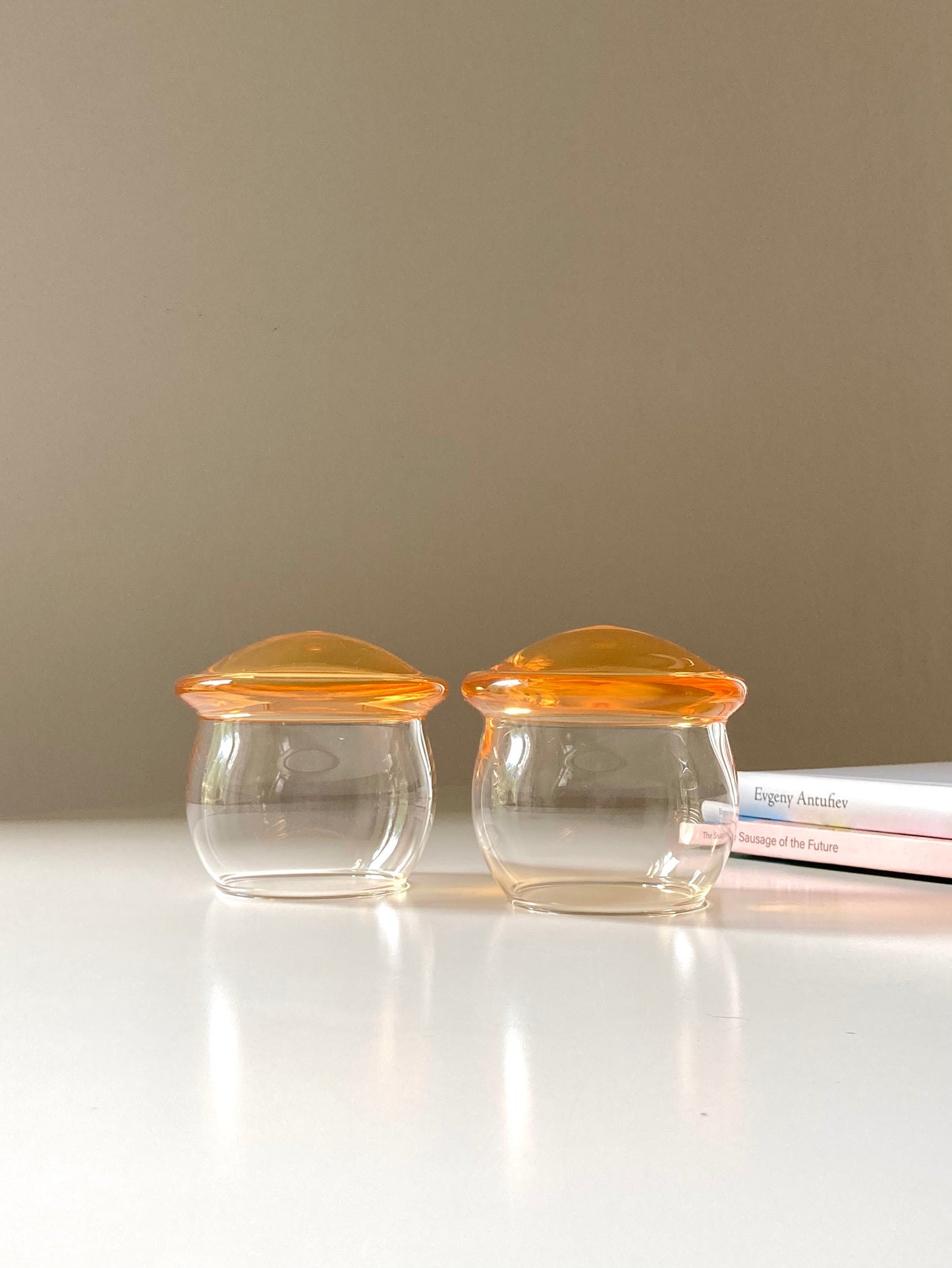 Set 4 bicchieri space age con base basculante