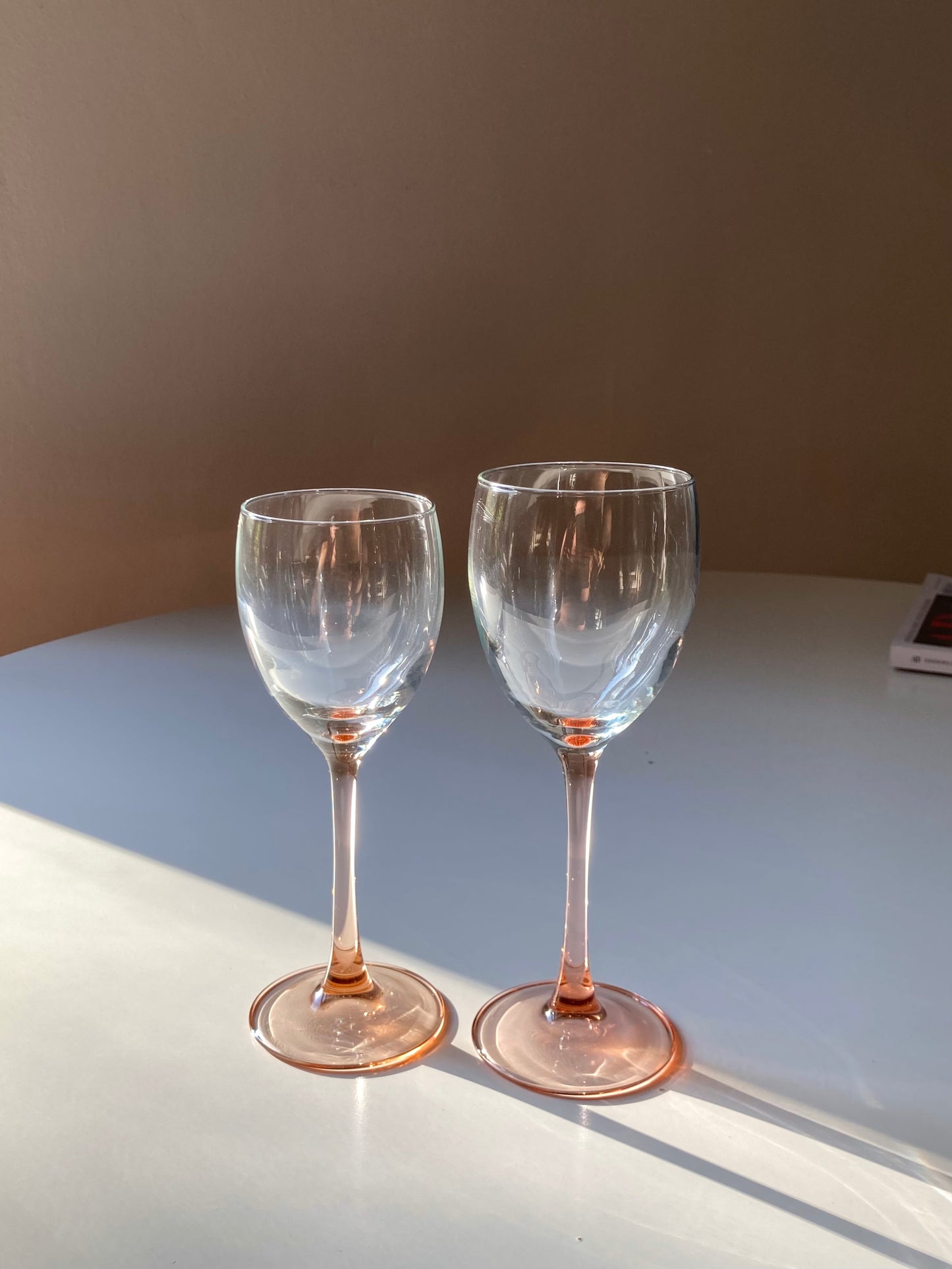 Set of 6 glasses with pink stem
