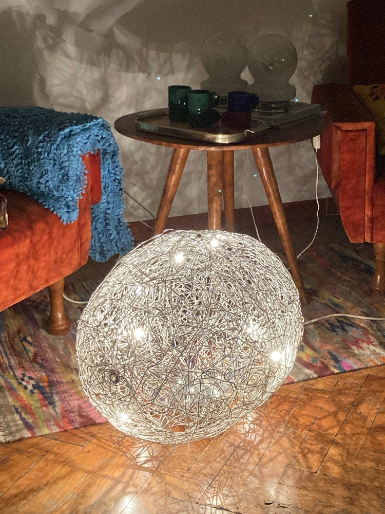 Grande lampada da terra in fil di ferro