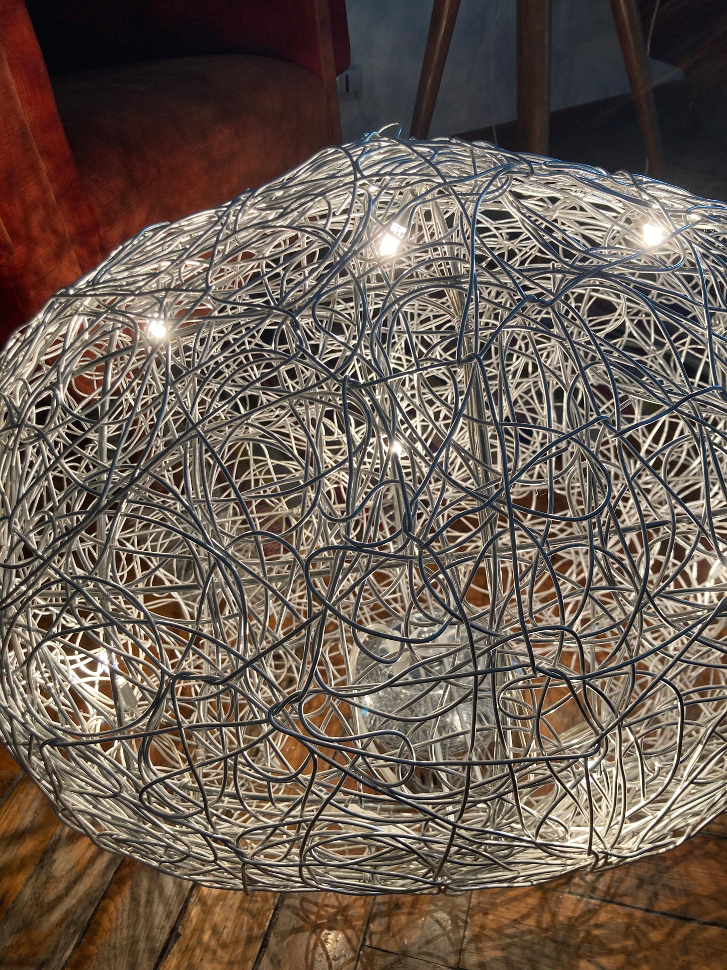 Grande lampada da terra in fil di ferro