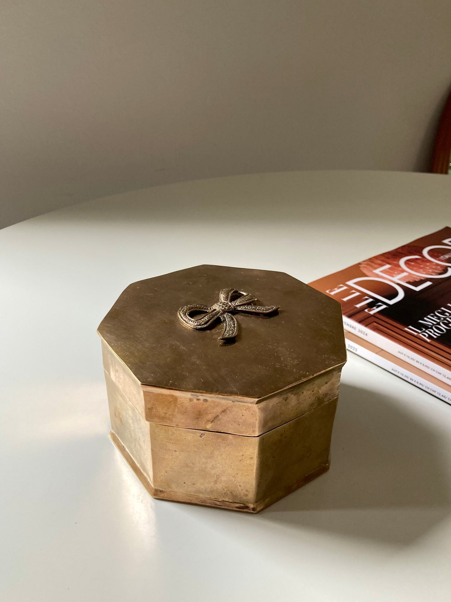 Portagioie vintage in ottone con fiocco