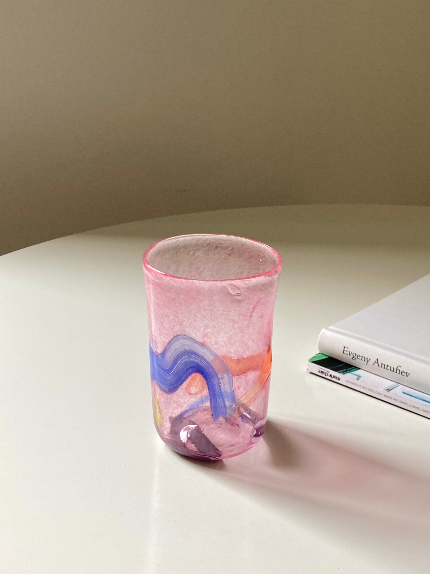 Set di goti veneziani rosa con linee colorate