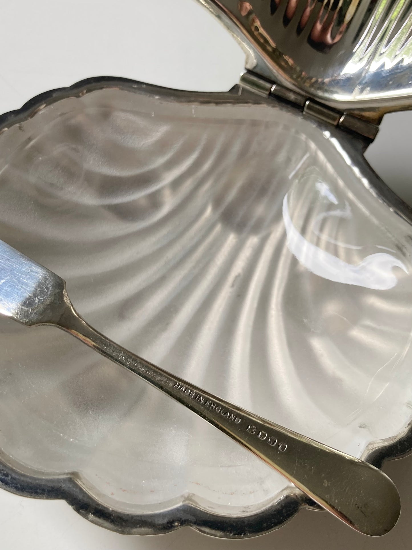Due burriere vintage a forma di conchiglia