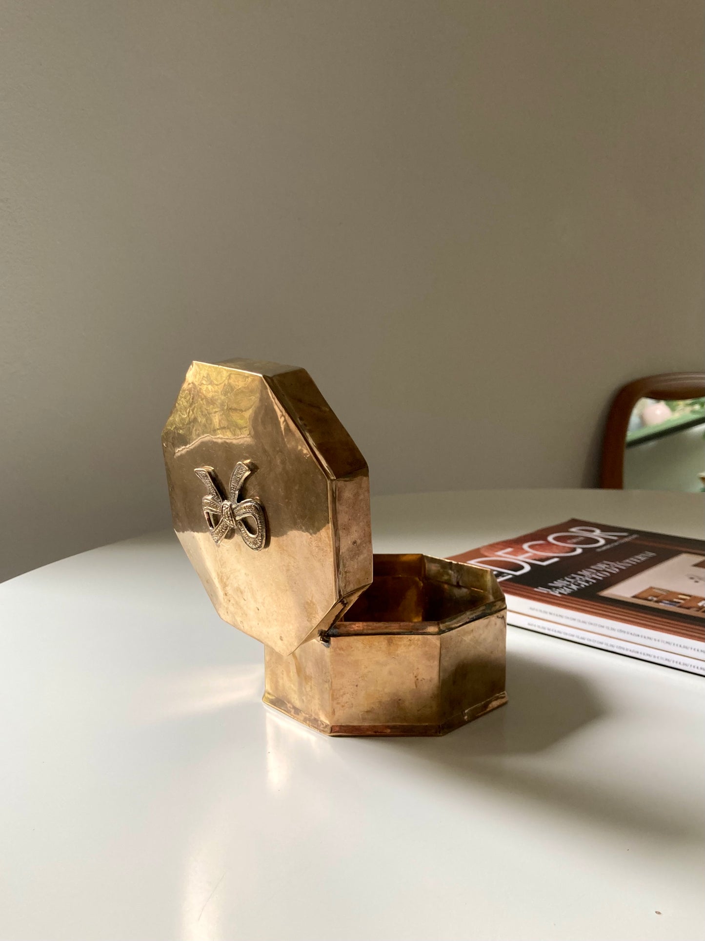 Portagioie vintage in ottone con fiocco