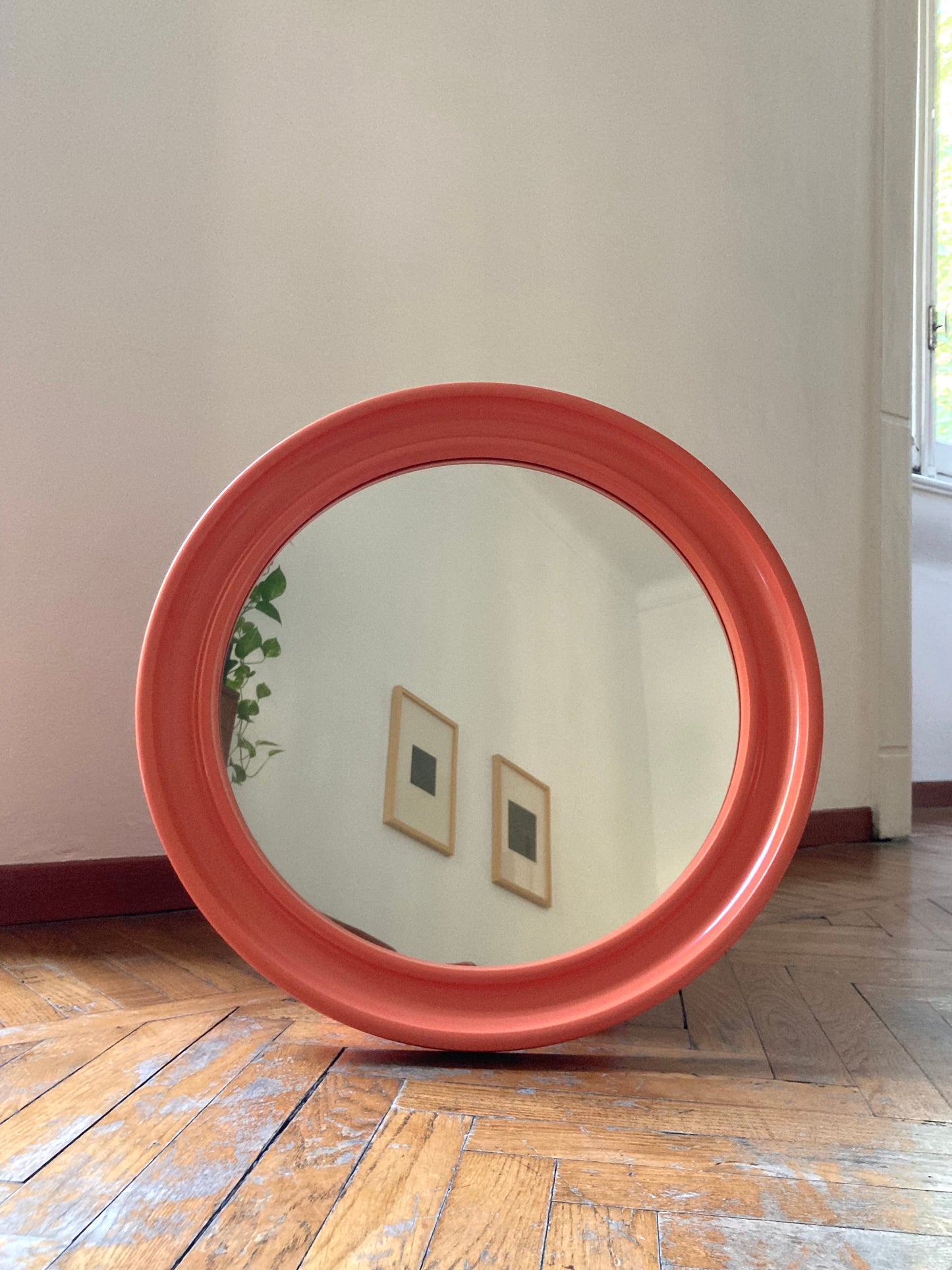 Carrara and Matta mirror 'America' model