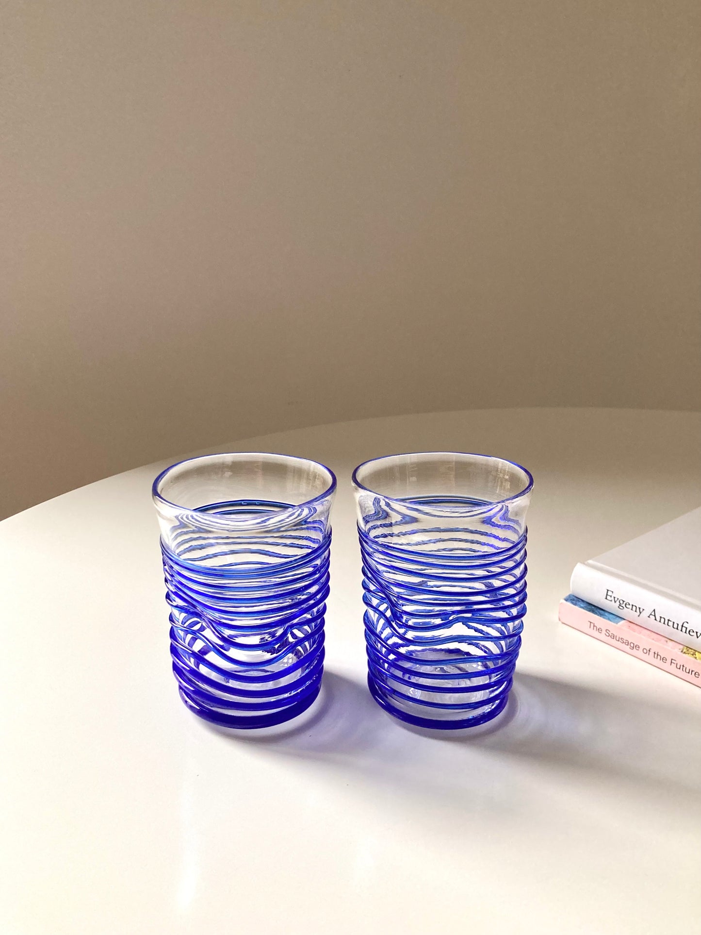 Set di goti veneziani con spirale blu