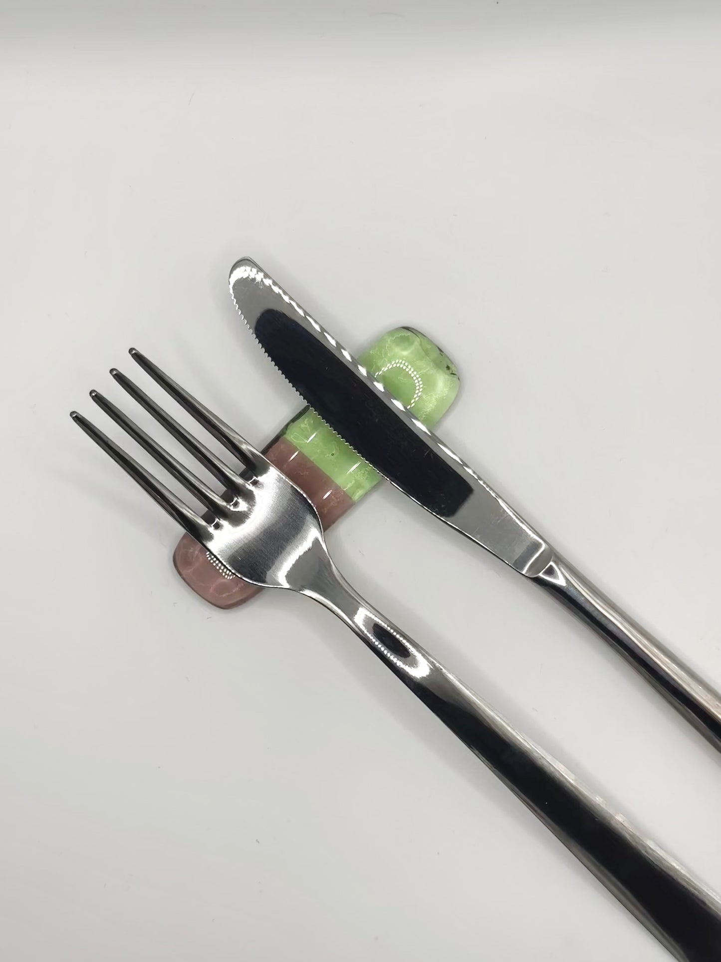Set di poggia posate verde-vinaccia