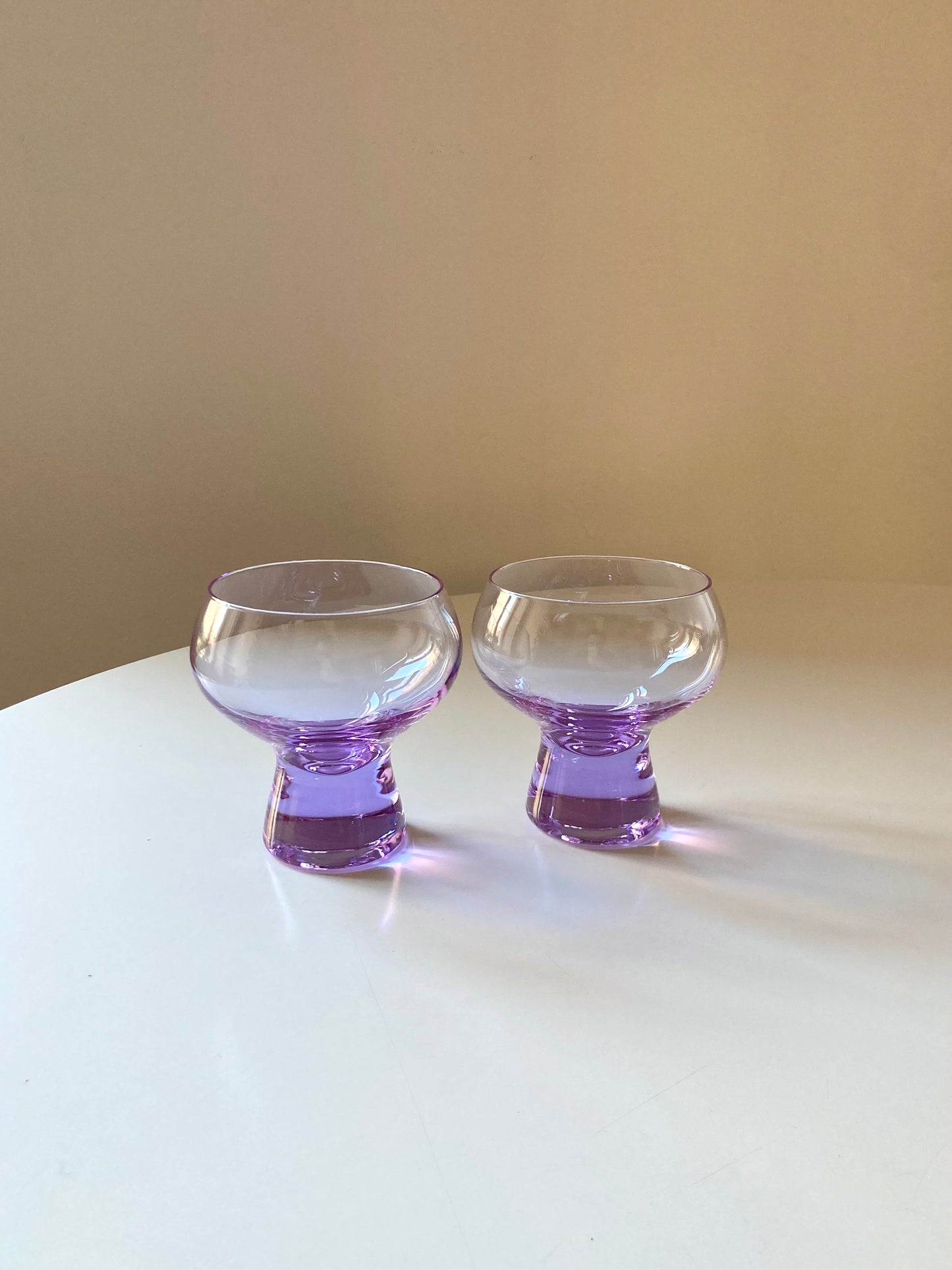 Service of 6 cups and large bowl in purple glass