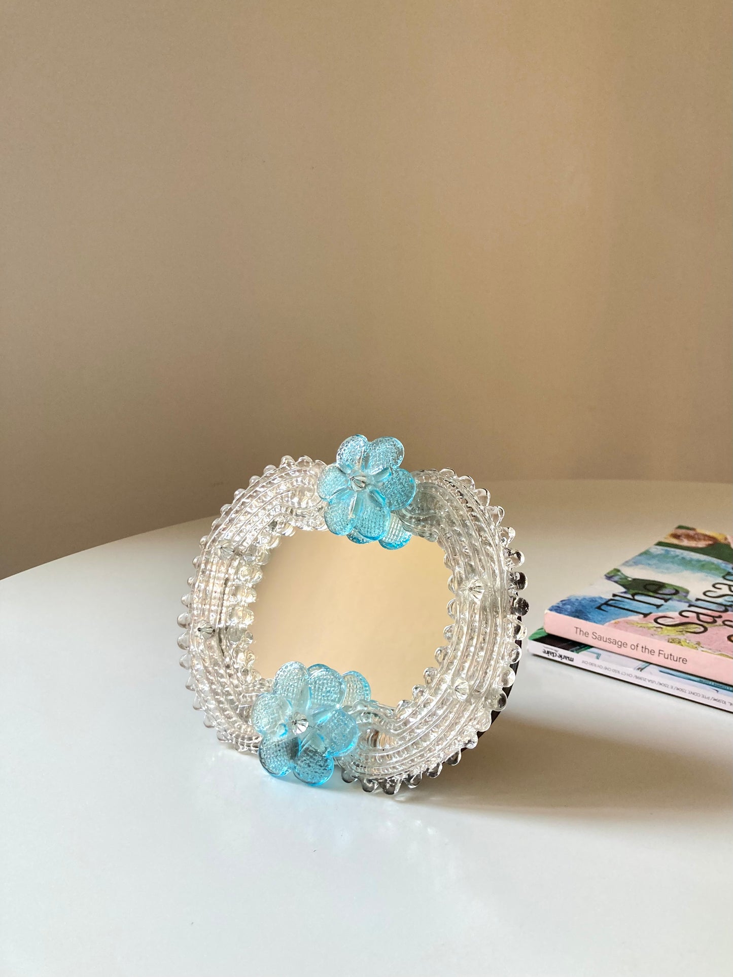 Specchio veneziano con fiori azzurri