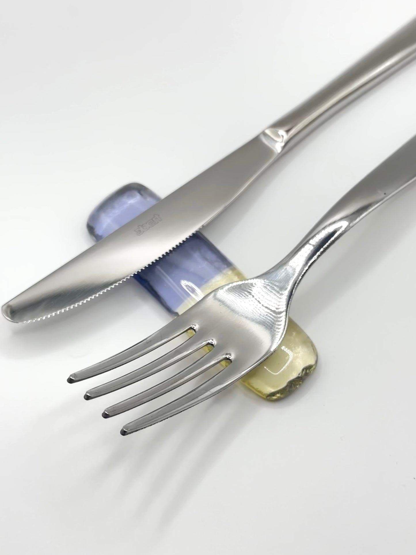 Set di poggia posate lilla-banana
