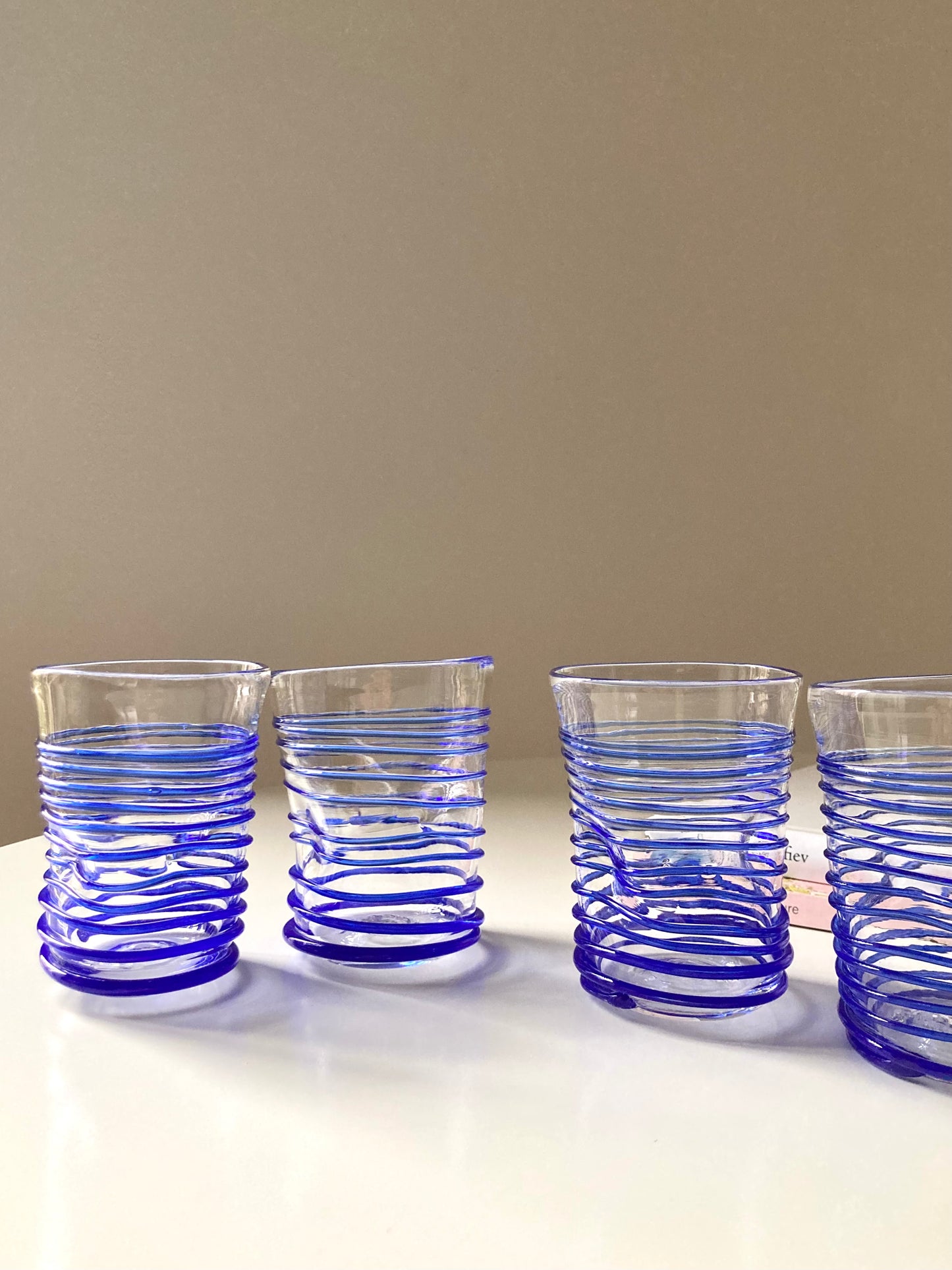 Set di goti veneziani con spirale blu
