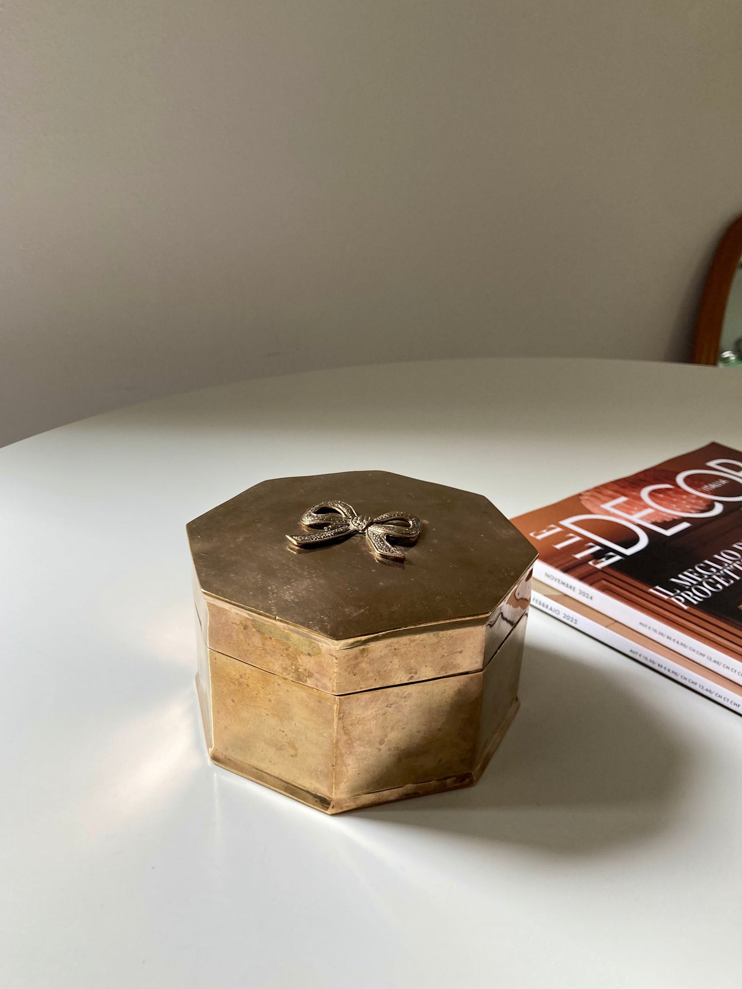 Portagioie vintage in ottone con fiocco
