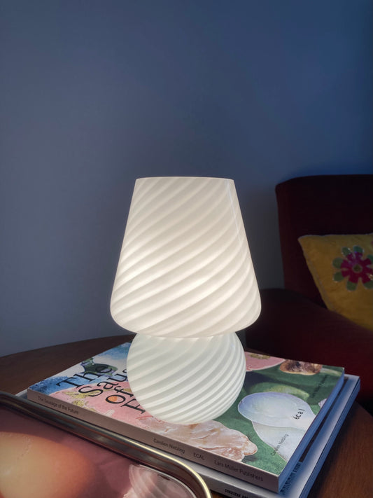 Lampada a funghetto bianca con spirale