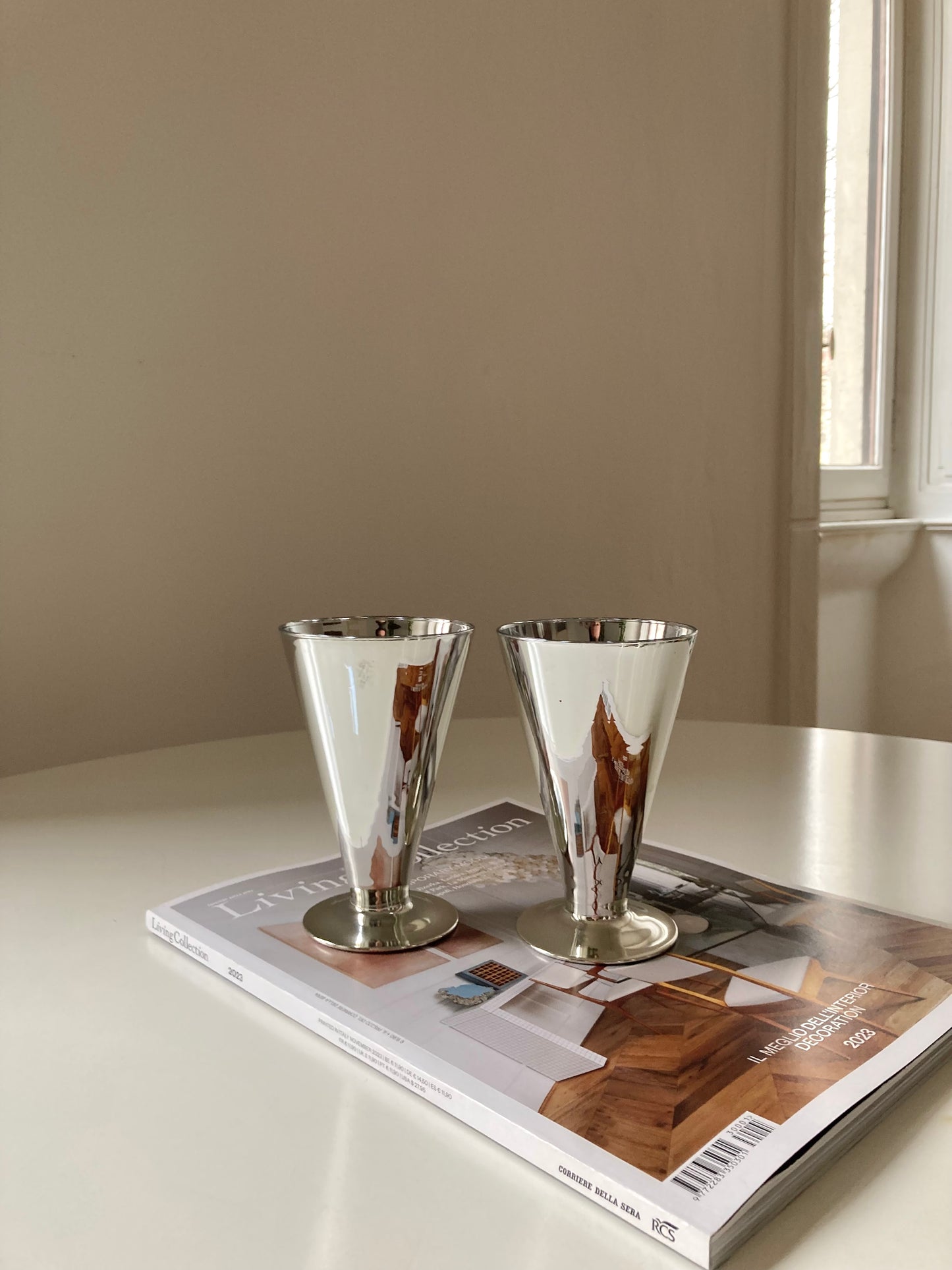 Set of 4 mirrored glasses with tray