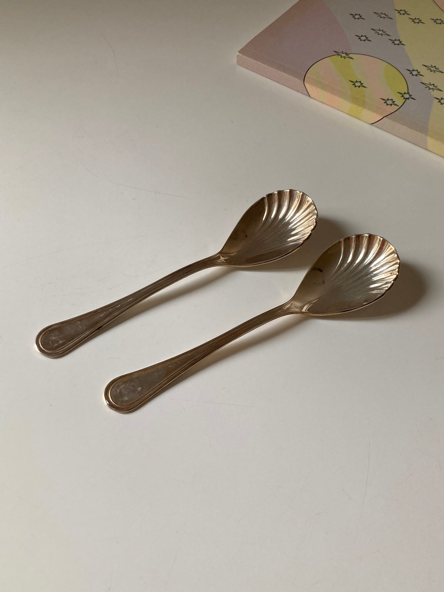 Pair of clamshell spoons