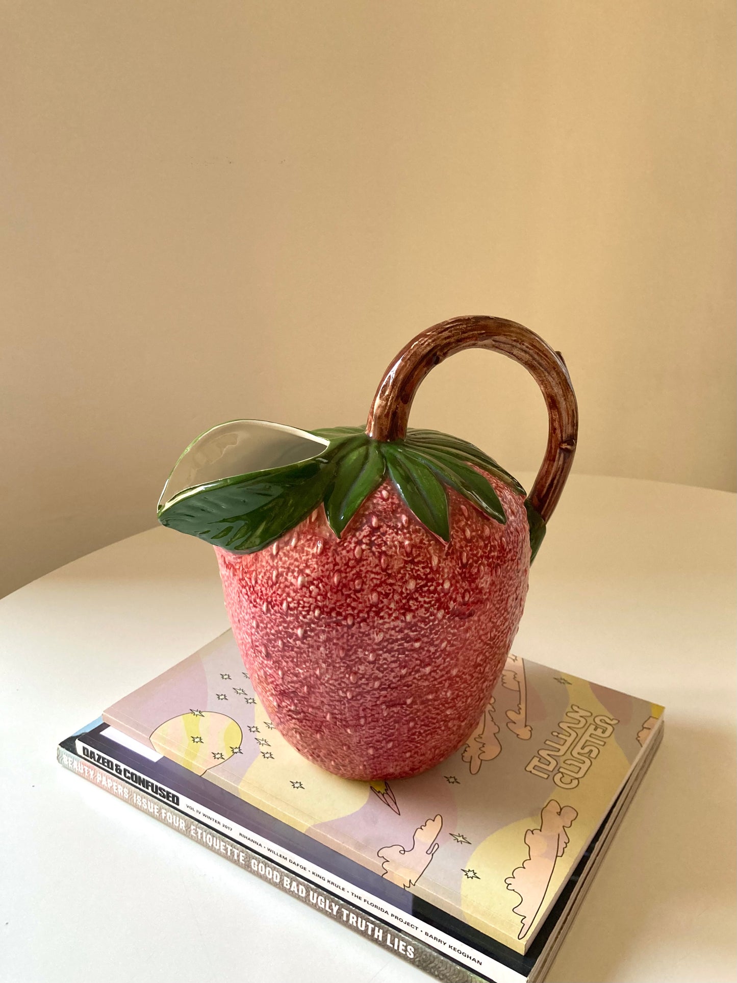 Strawberry jug in Bassano ceramic