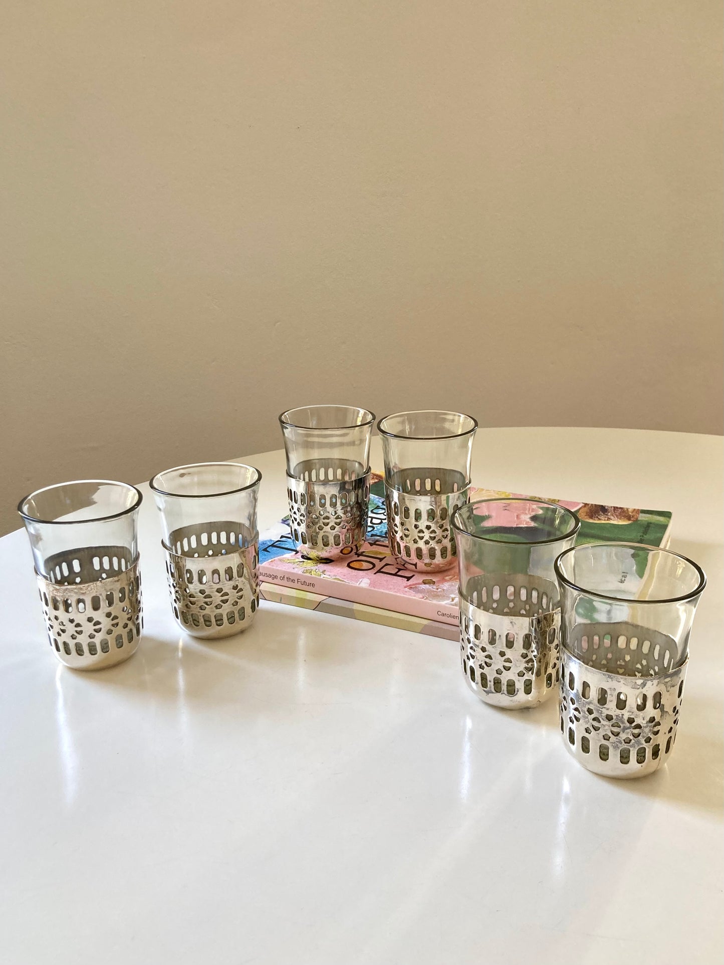 Set of glasses with metal base