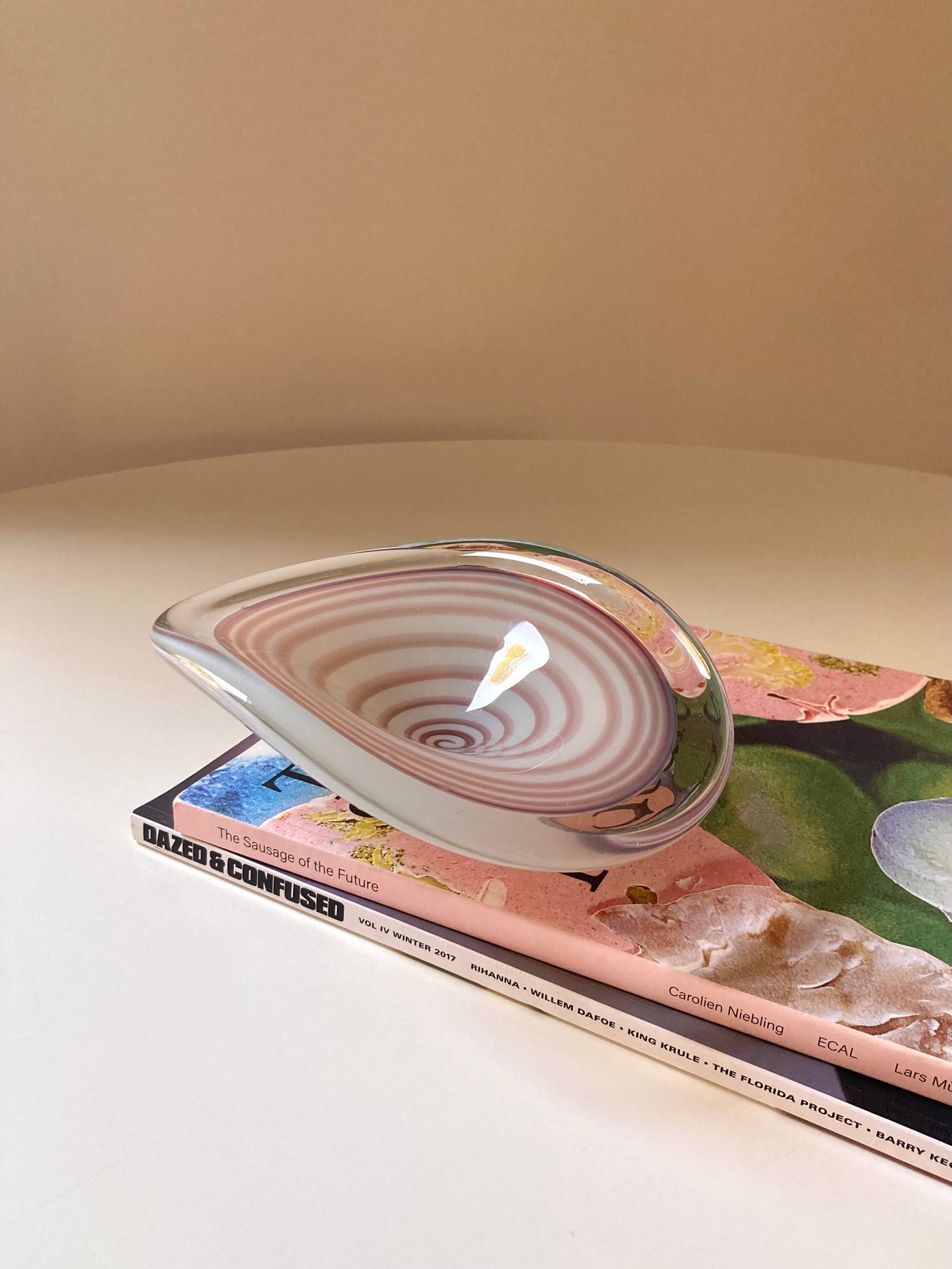 Sommerso glass bowl with pink spiral