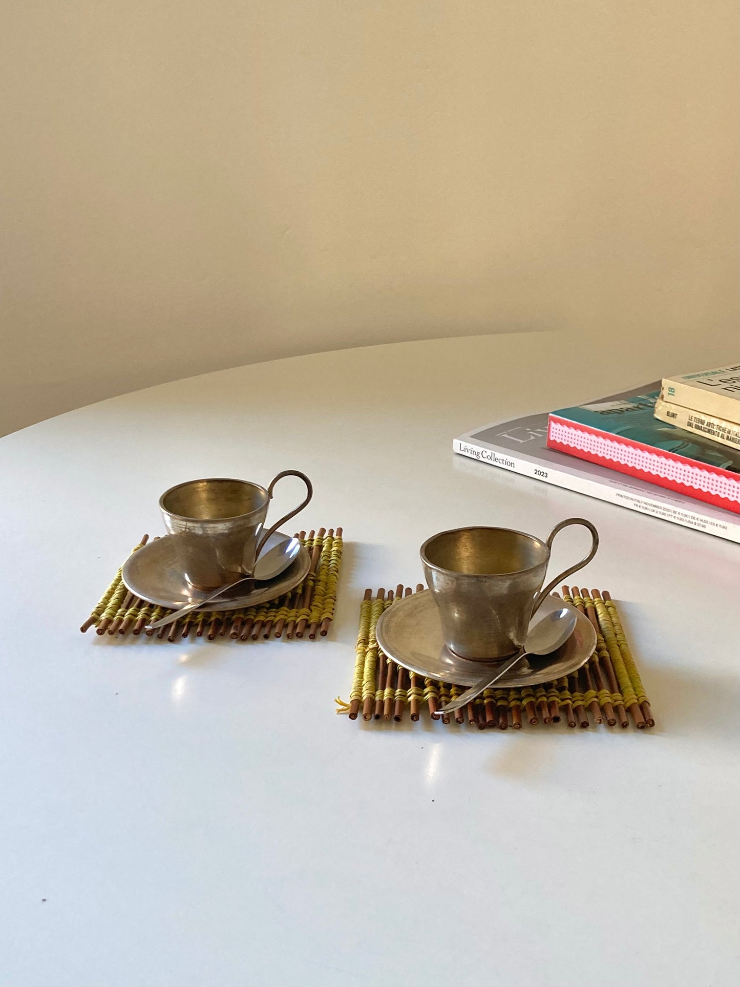 Set of 6 metal cups with spoons