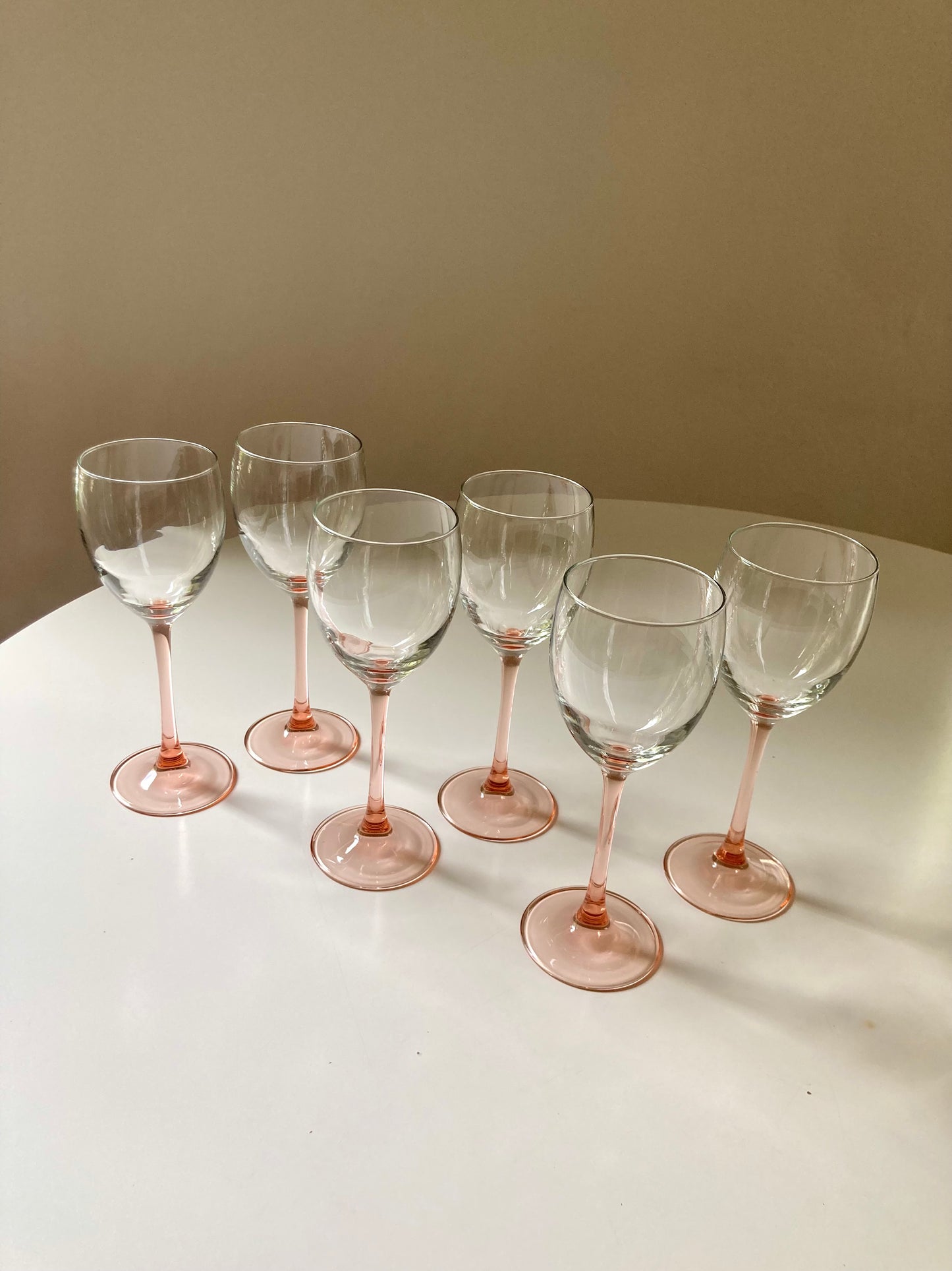 Set of 6 glasses with pink stem