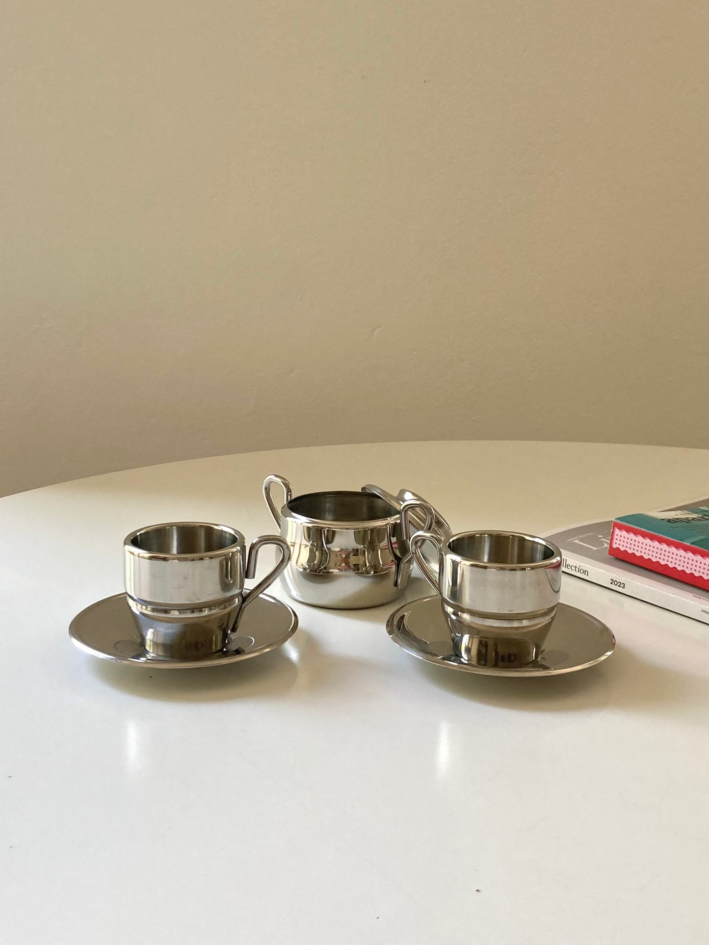 Set of 4 steel cups and sugar bowl