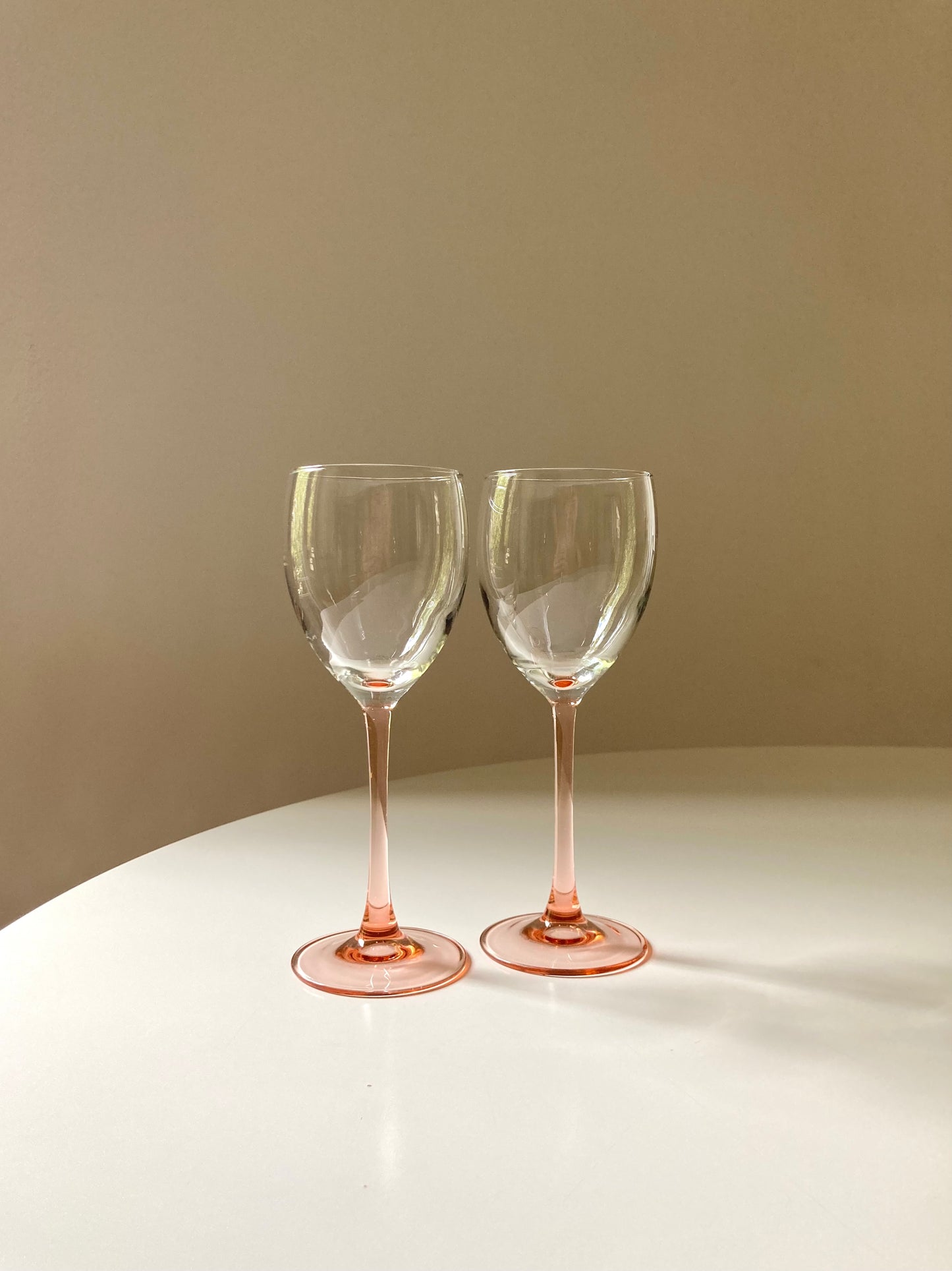 Set of 6 glasses with pink stem