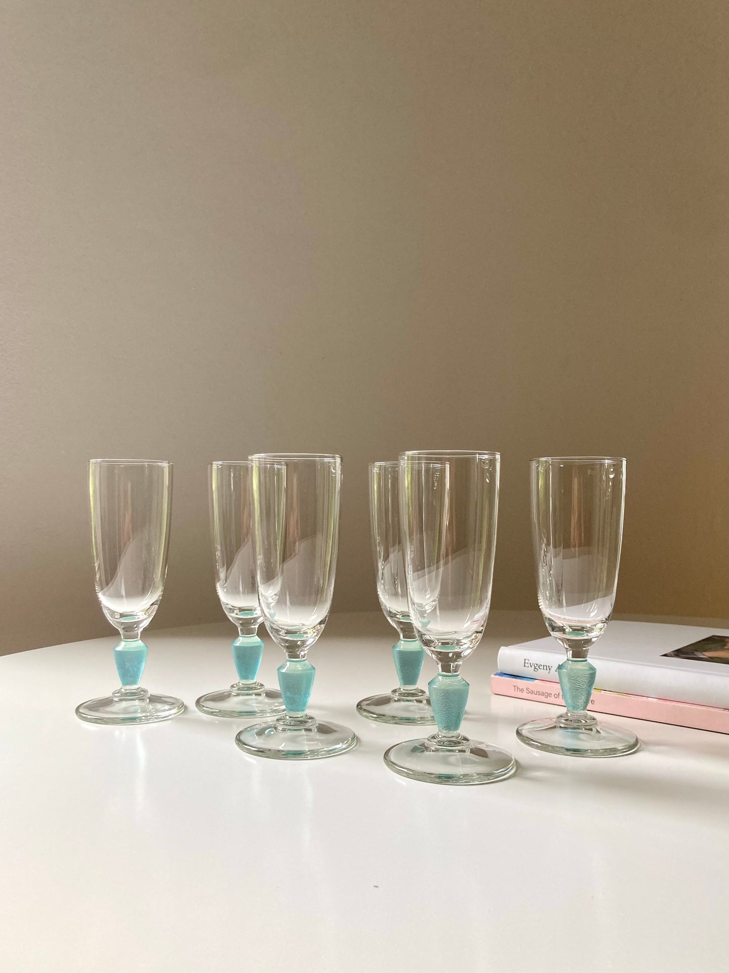 Set of 6 flutes with blue stem