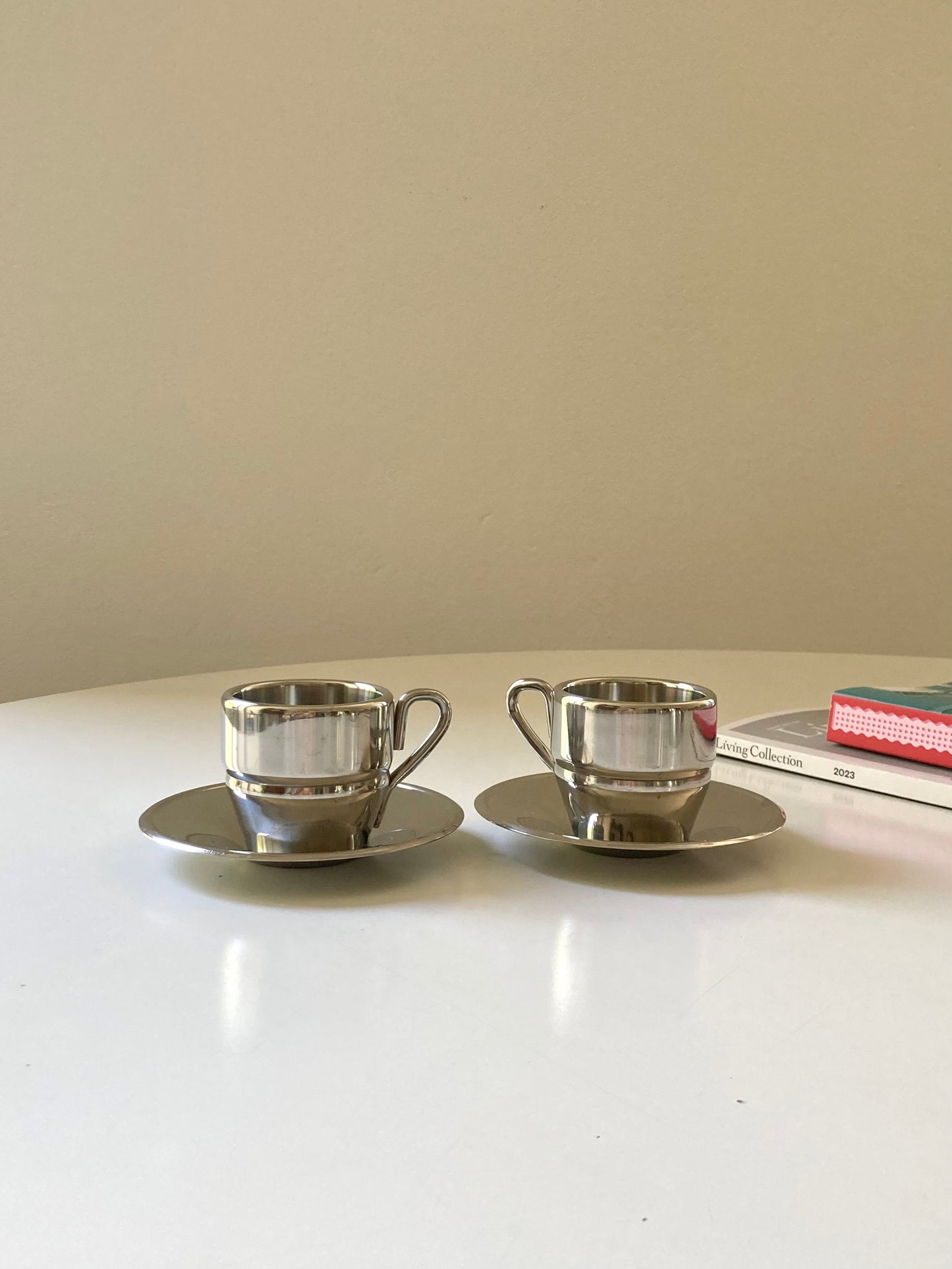 Set of 4 steel cups and sugar bowl