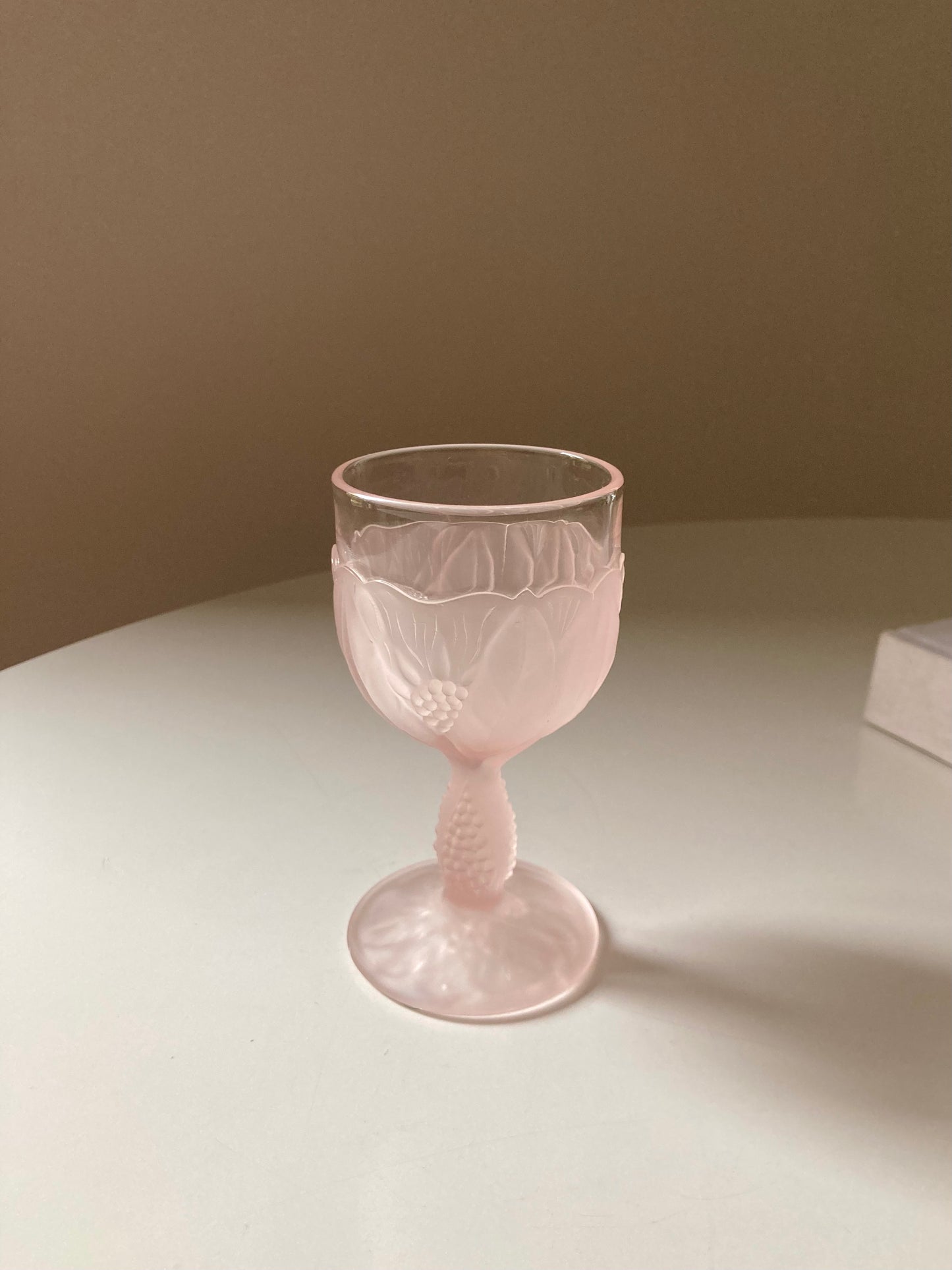 Set of 4 pink glasses with floral motif