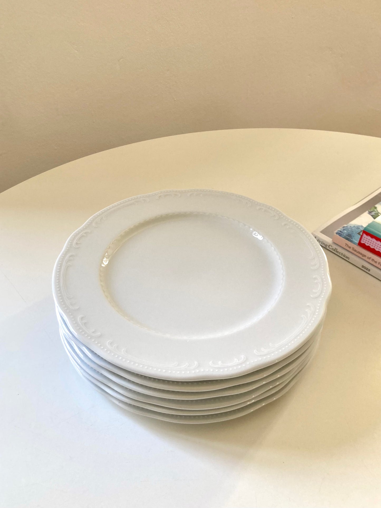 Service of porcelain dinner plates