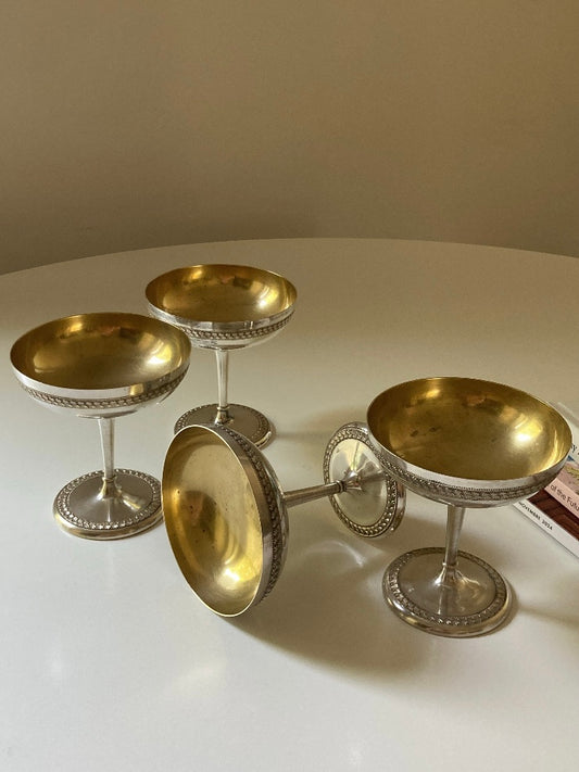 Set 4 coppe vintage decorate in rilievo