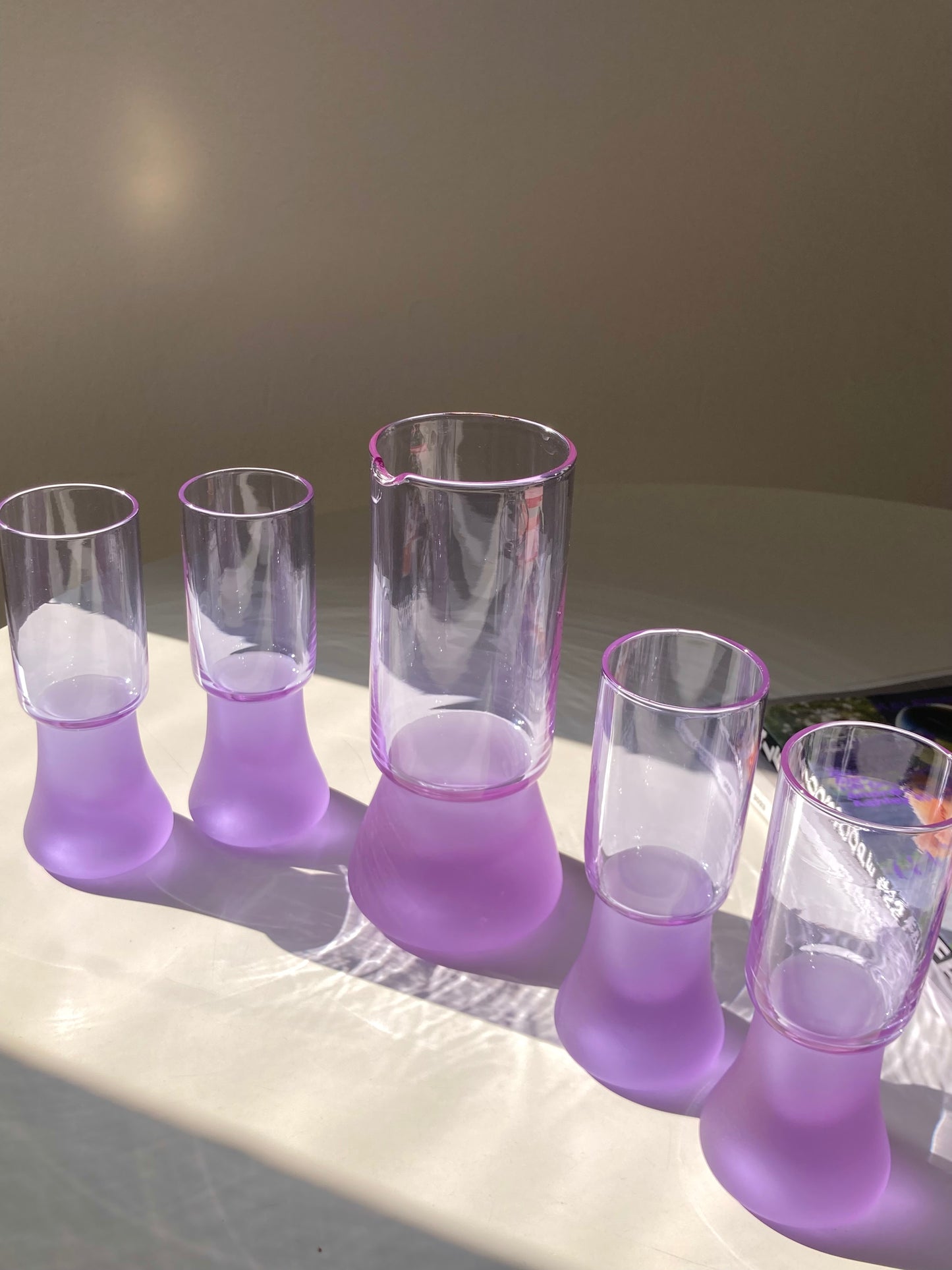 Set of 4 purple glass glasses and jug