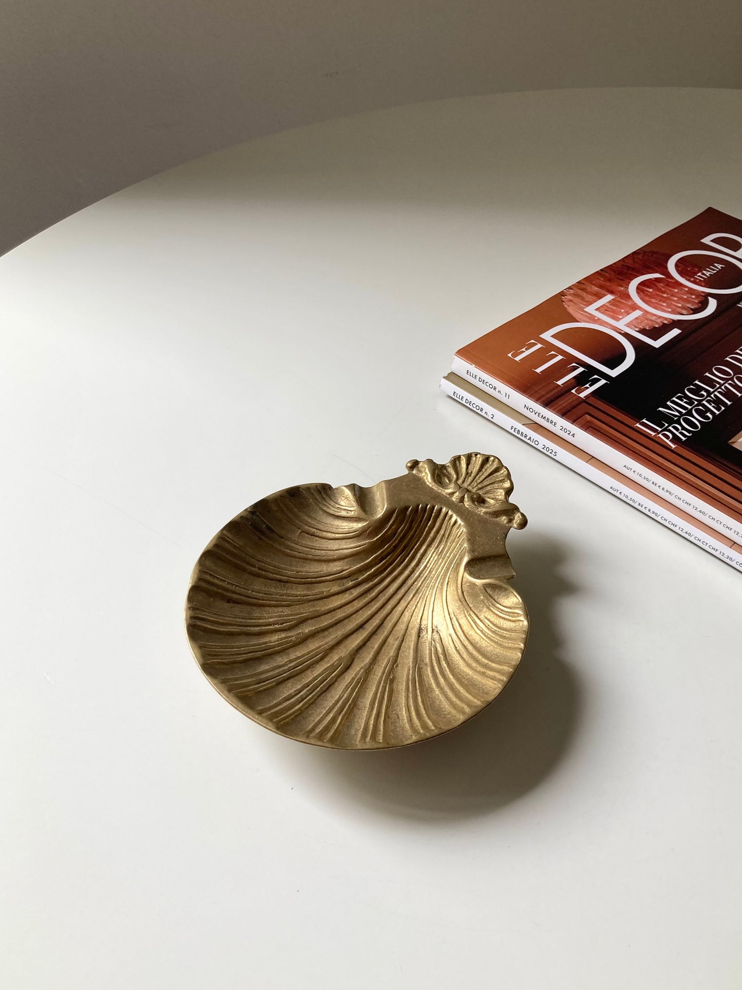 Posacenere a conchiglia in ottone