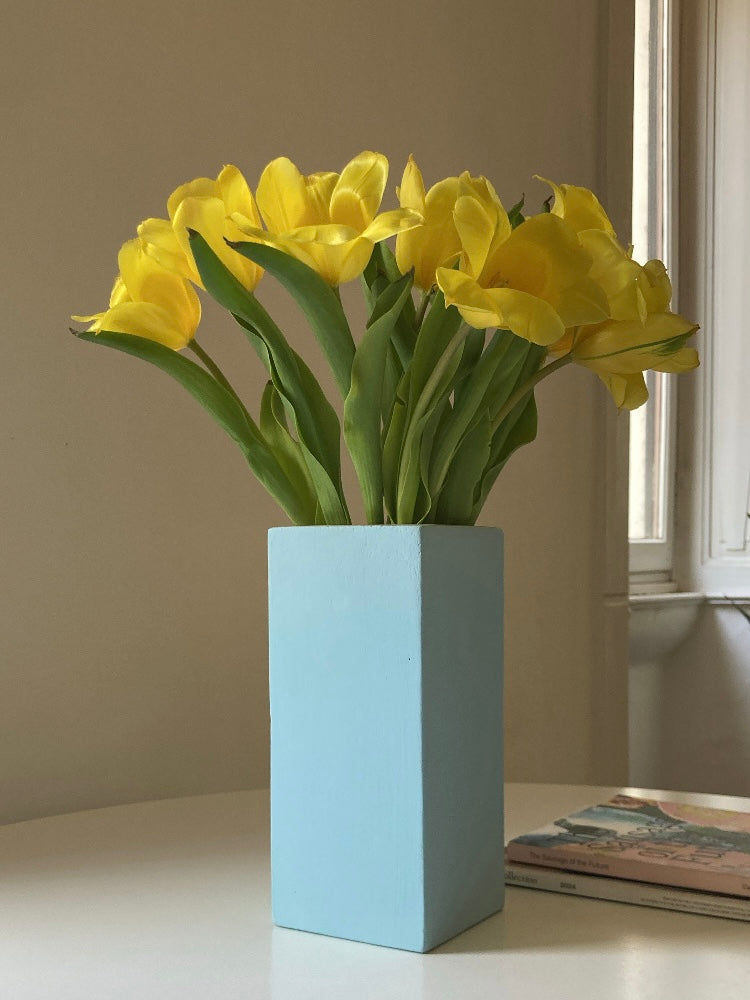 Vaso minimale azzurro in cemento