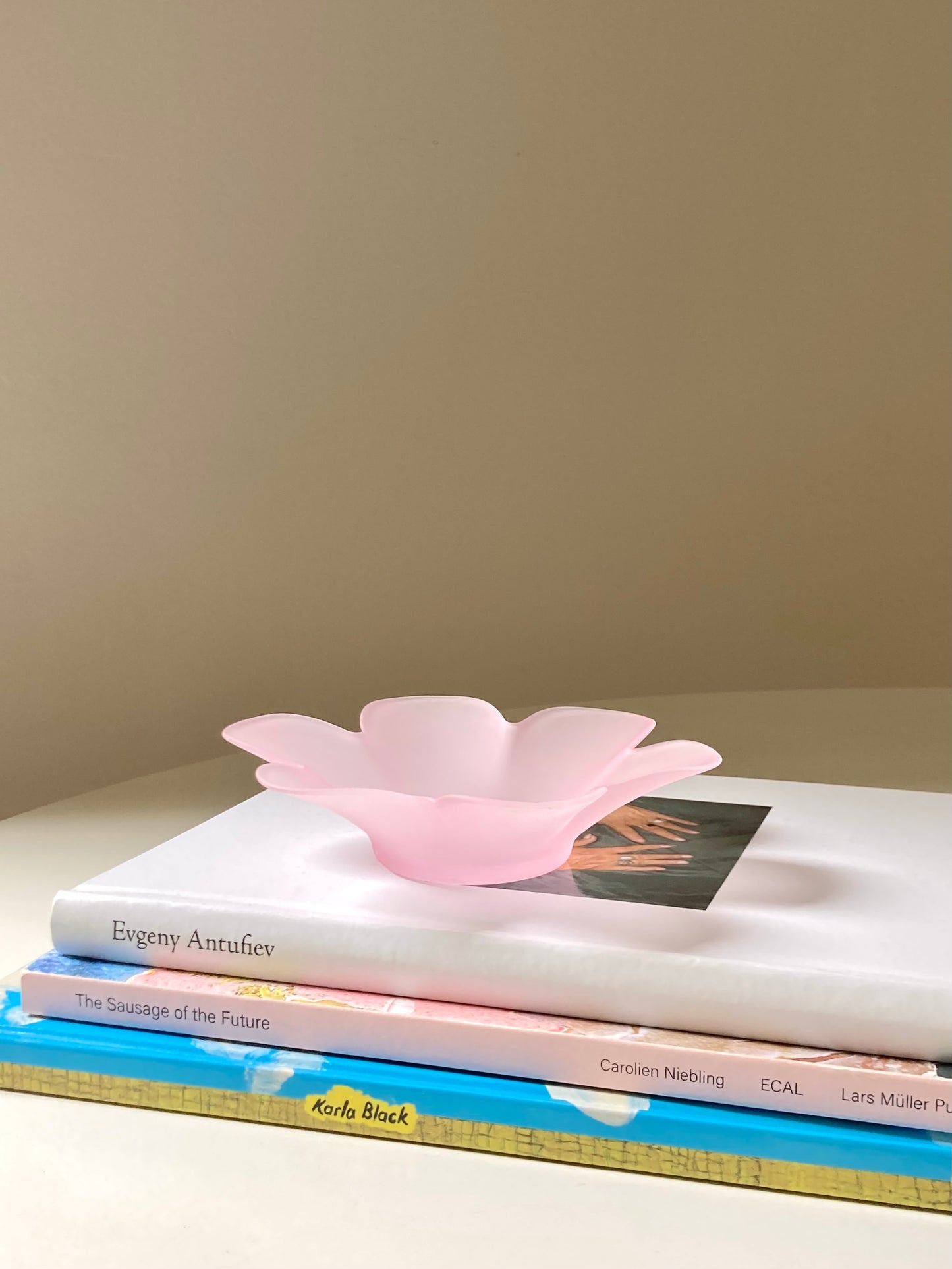 Pink glass flower-shaped bowls