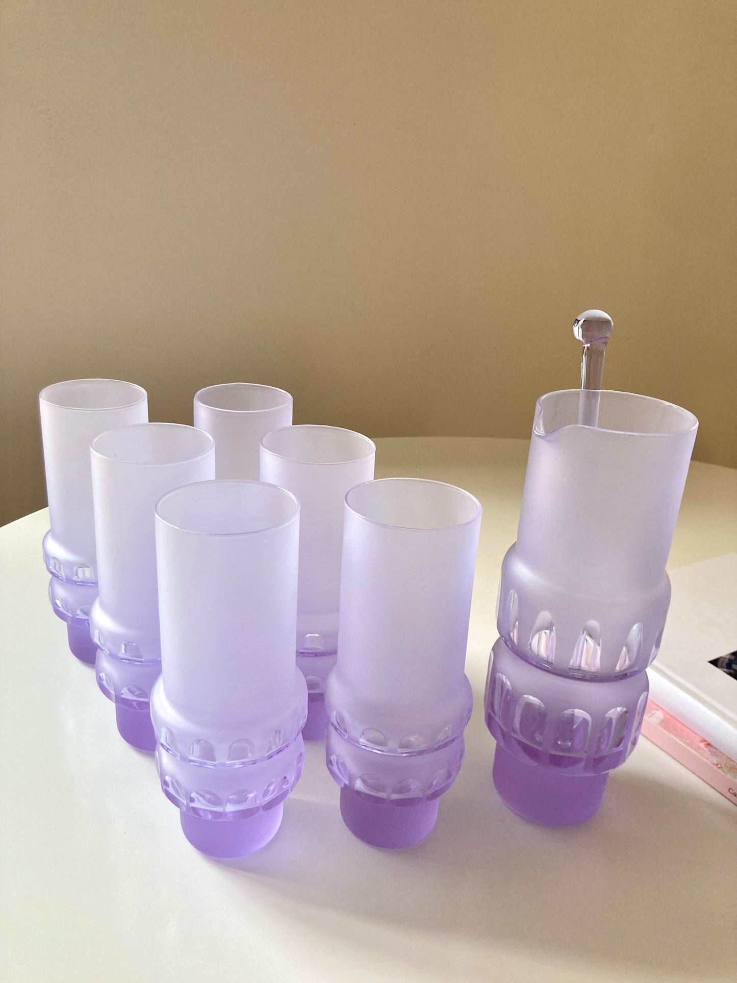 Set bicchieri e brocca in vetro lilla satinato