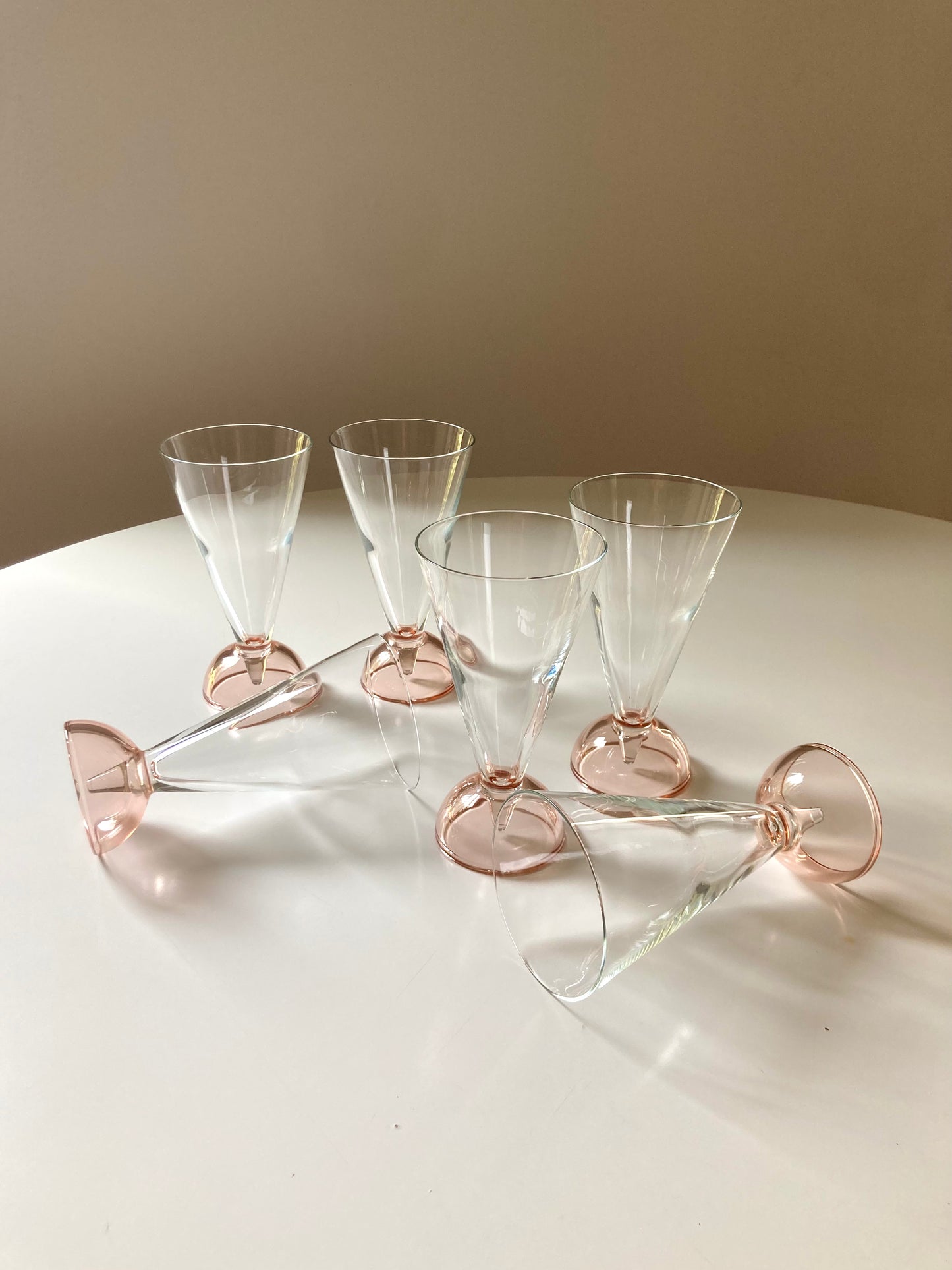 Set of 6 glasses with pink base