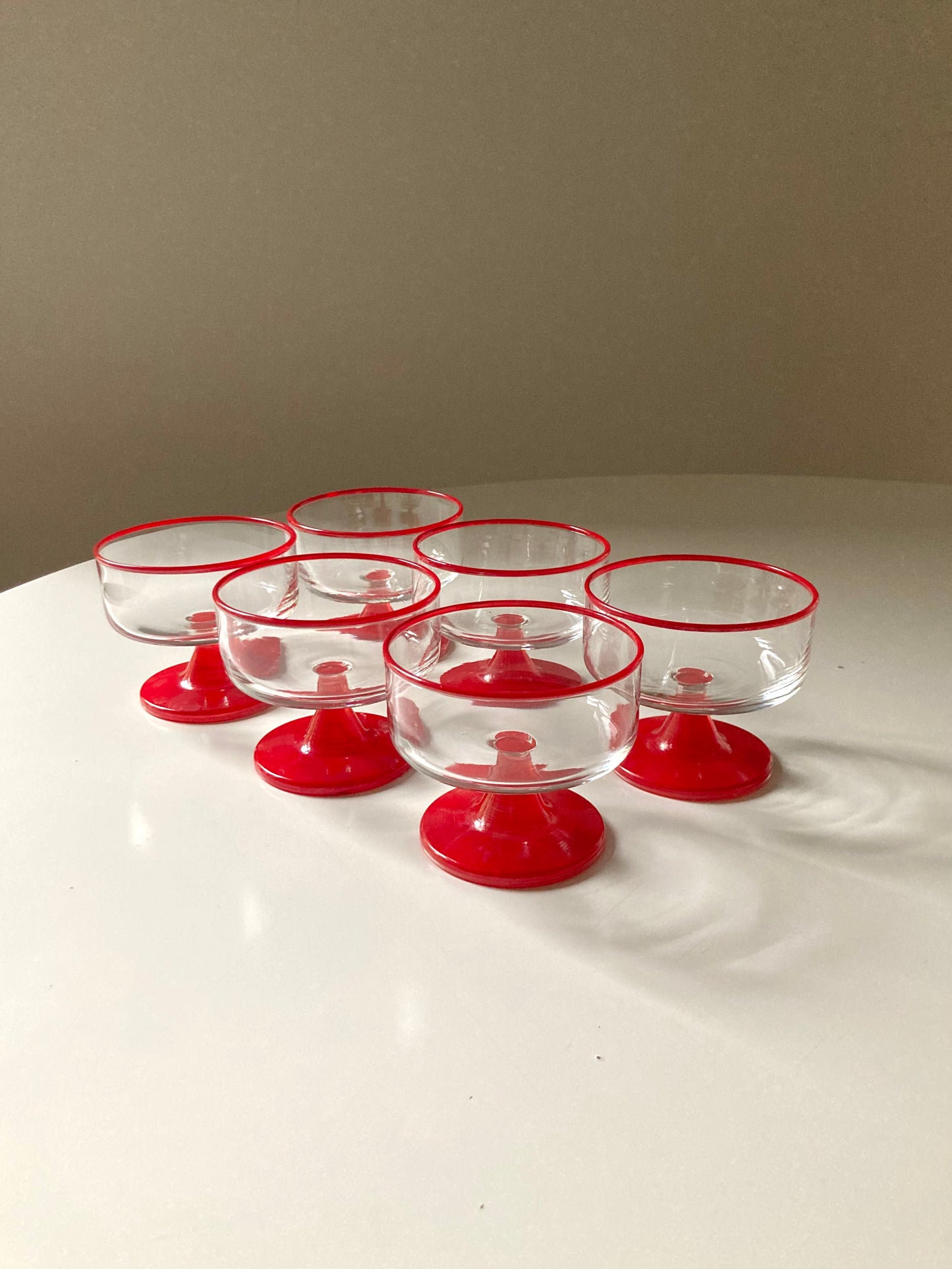 Set of 6 dessert cups with red rim